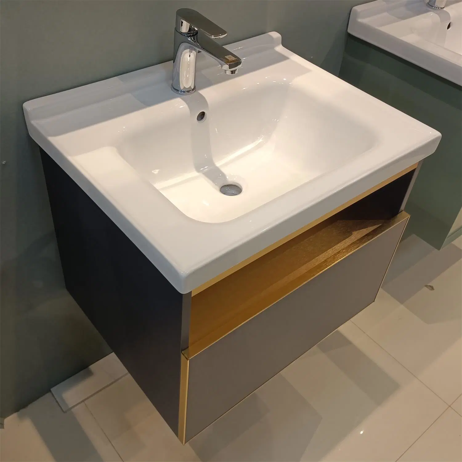 Tiroir de rangement salle de bains luxe Golden Vanity Cabinet établit avec le verre miroir, étagère