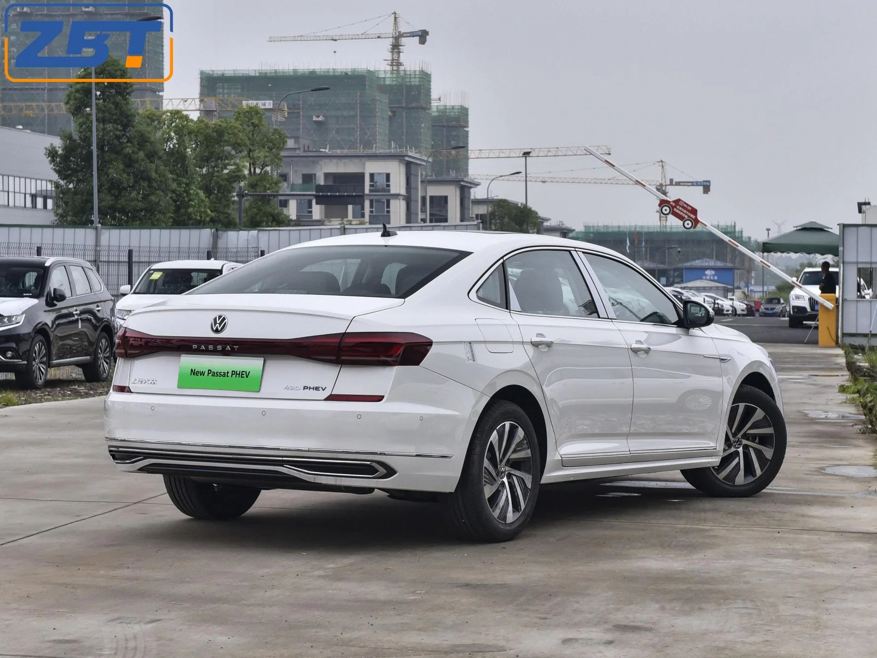 Дешевые цены Passat Phev 4X2 2WD электрического привода Smart Fastback Sedan Matrix LED среднего авто автомобилей с задним независимых АС