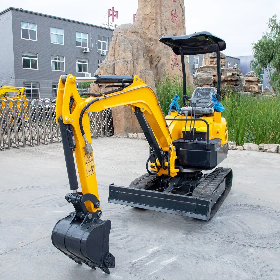 Travaux de construction utilisés avec le célèbre Mini pelle moteur de la machine