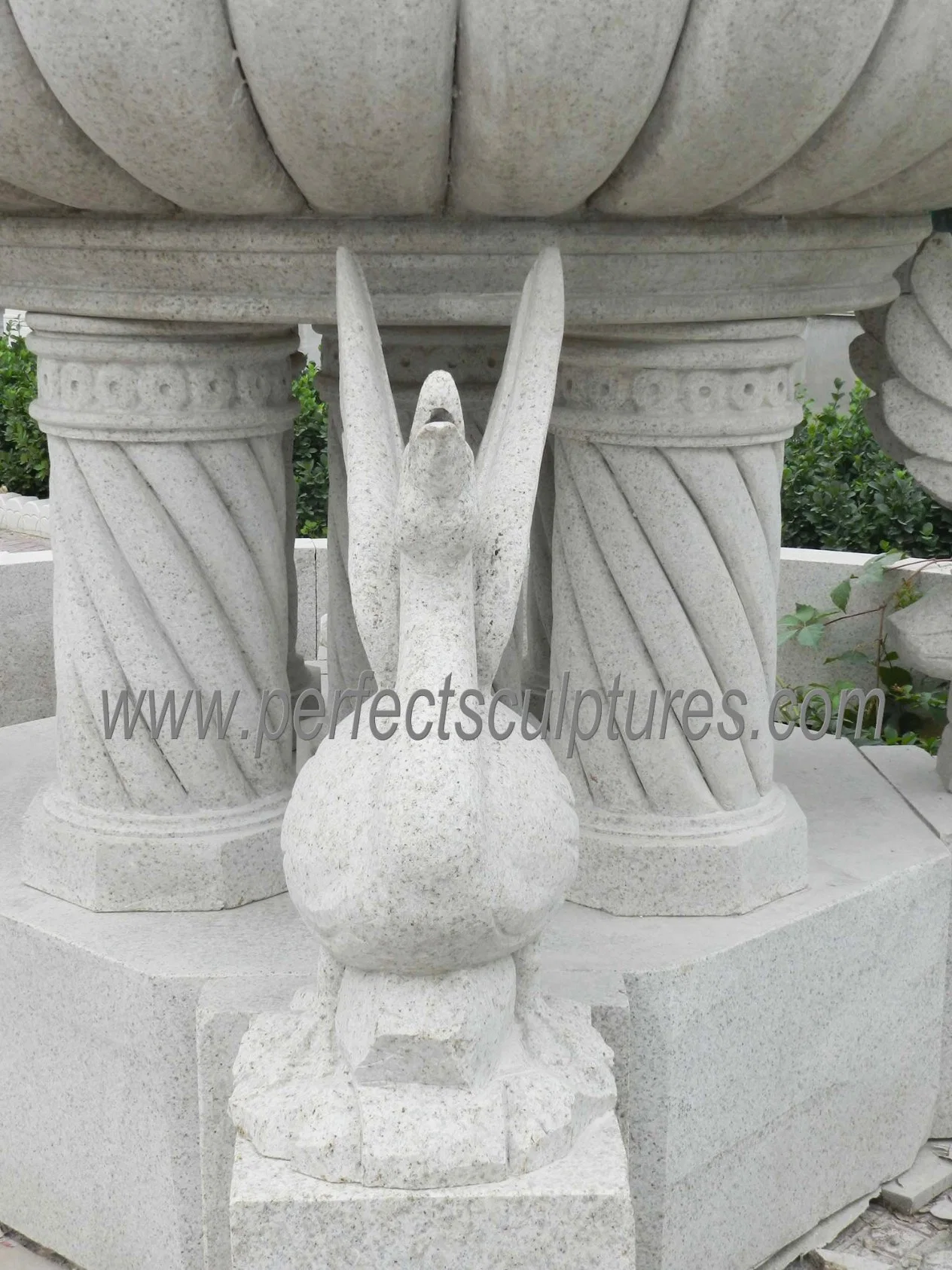 Garden Stone Marble Granite Water Fountain with Carved Column Swan Animal Sculpture (SY-F357)