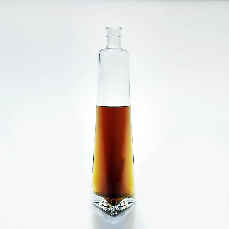 Cork Lid Custom Extra Clear Super Flint 700ml Vodka Alcohol Liquor Special 750ml Whiskey Unique Triangle Shape Glass Bottle