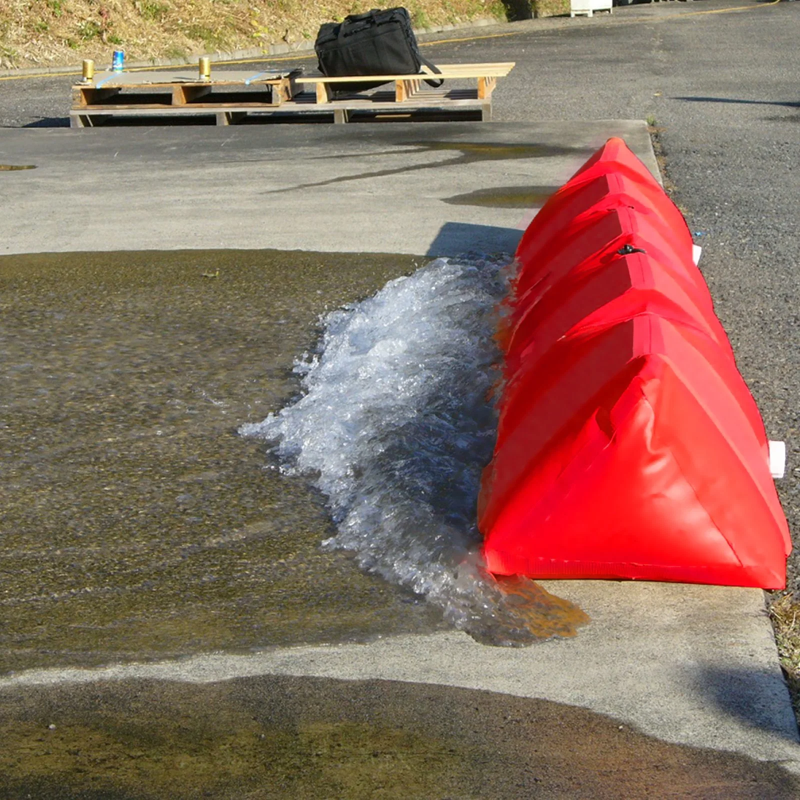 Litong Fabrik Direktpreis Anti-Flood-Schlauch Faltbare Wasserbarriere PVC Mesh beschichtete Plane Flutkontrolle Barrieren für Zuhause