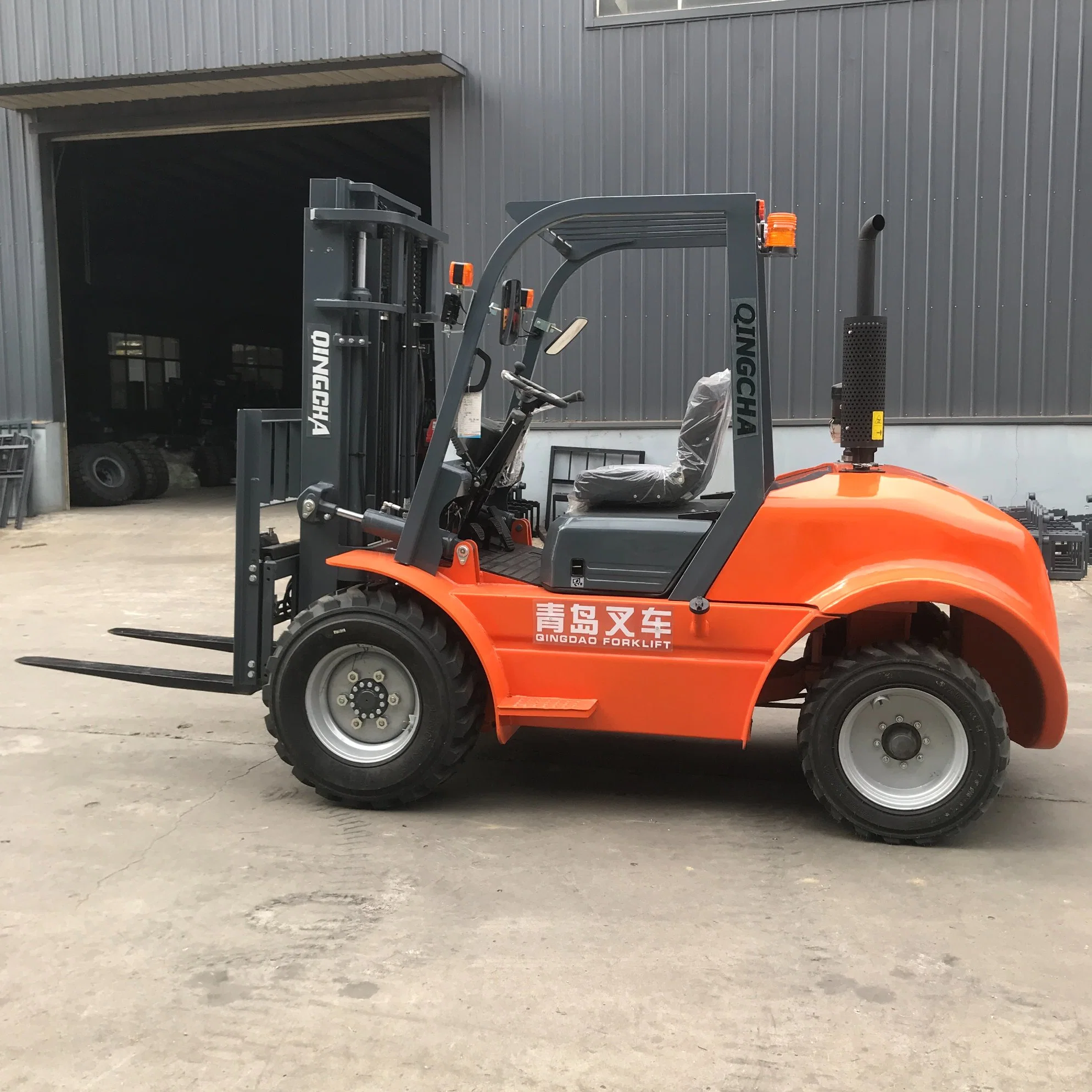 Precio de fábrica pequeño 2WD 4WD fuera de la carretera Forklifts 2,5ton 3ton 3,5ton Forklift todo terreno rugoso