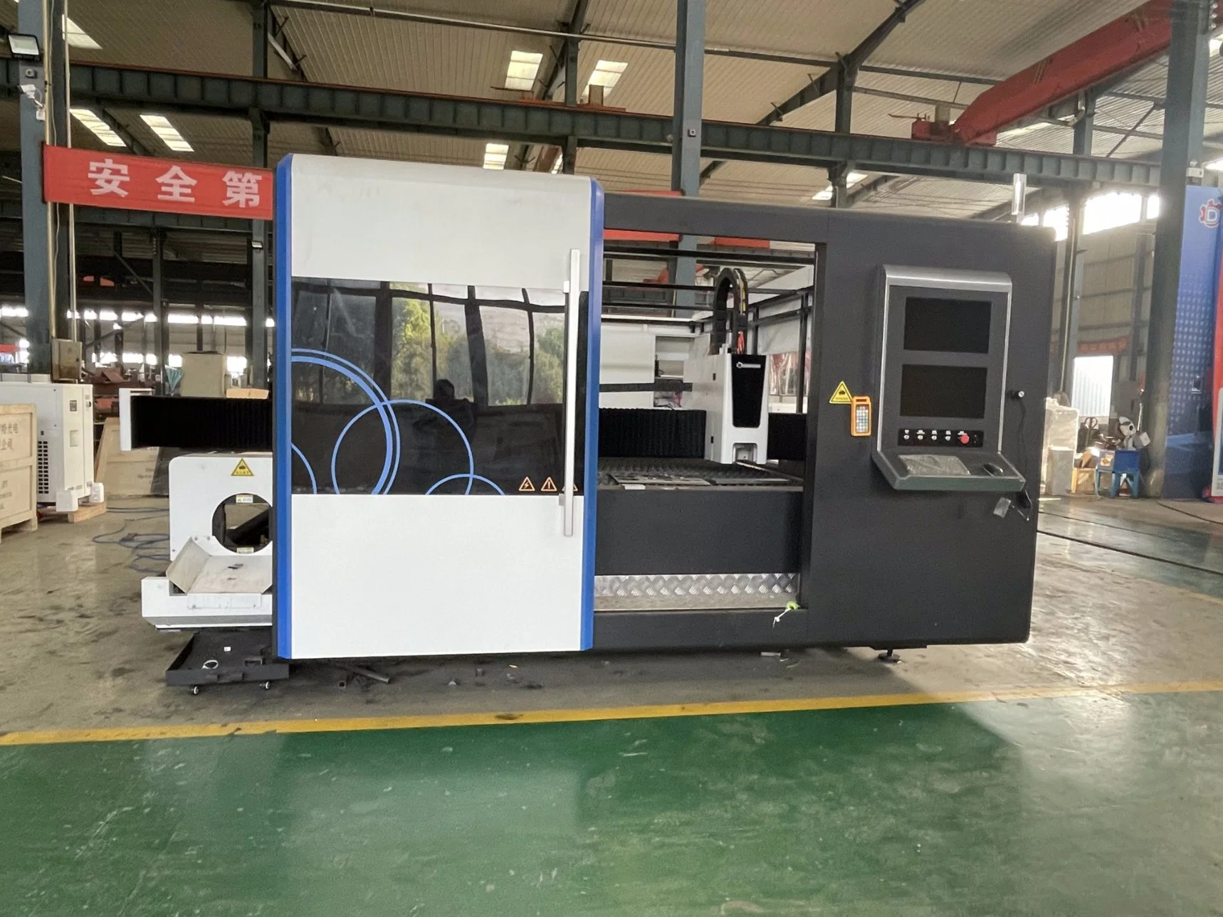 máquina de corte de fibra a laser CNC de 1,5 kw da fábrica da China Vender diretamente