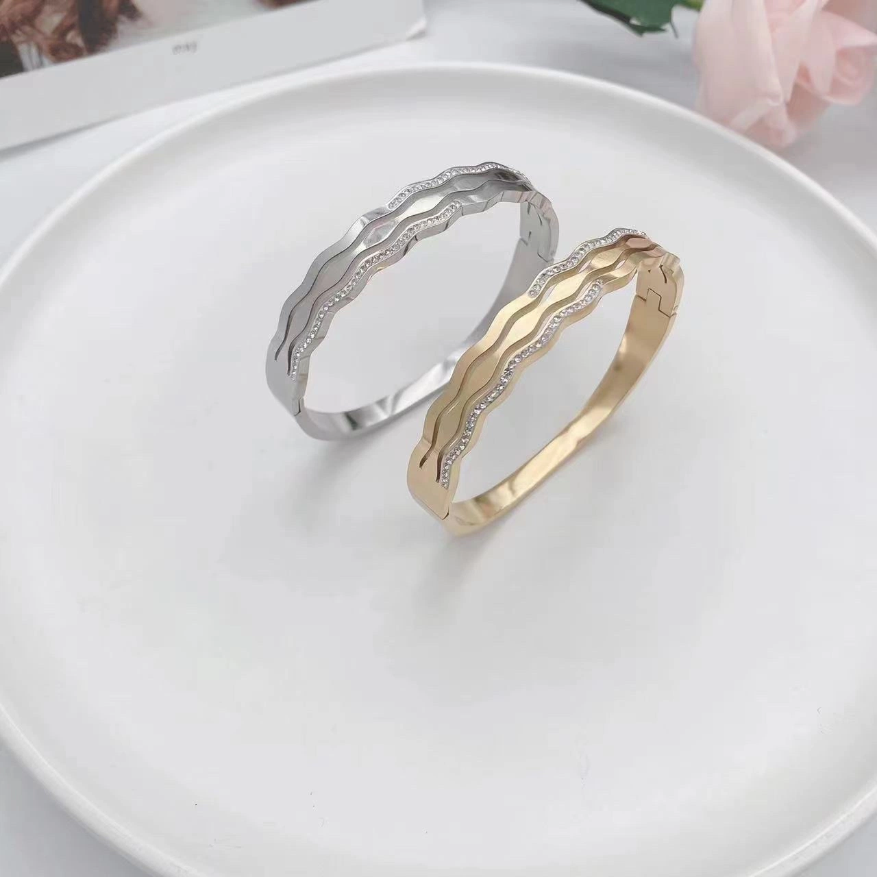 Fashion Simple Style Corrugated Type Fancy Crystal Bangles for Women Gift