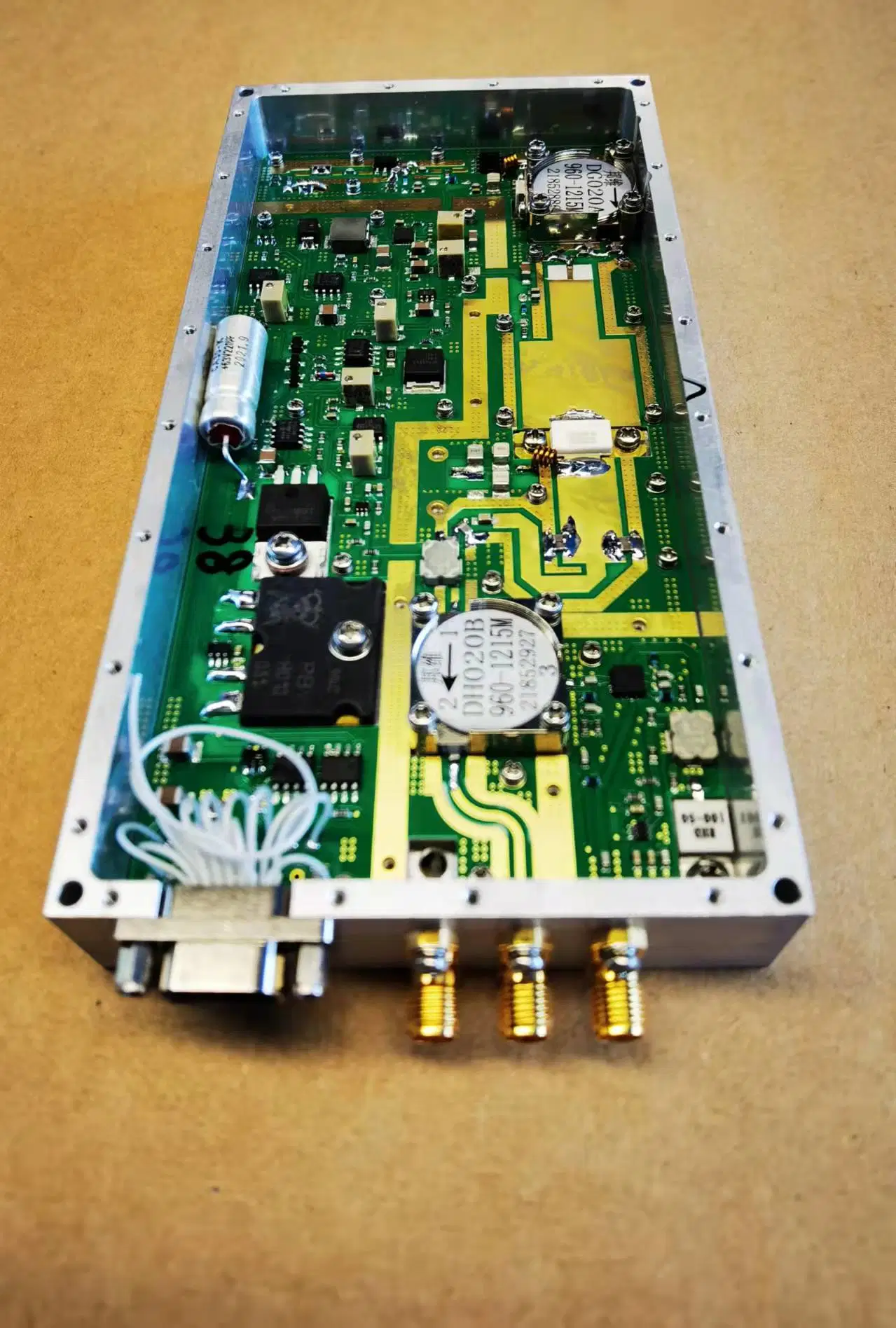 Haute fiabilité et robustesse /d'entrée 50 ohms Impédance de sortie amplificateur de puissance de l'état solide