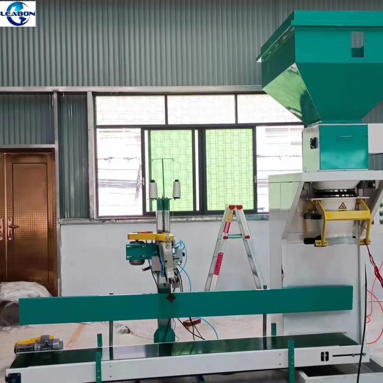 Wood Pellet Cereal Bag Packing Machine Single Feeder Bag Weighing Packaging Equipment