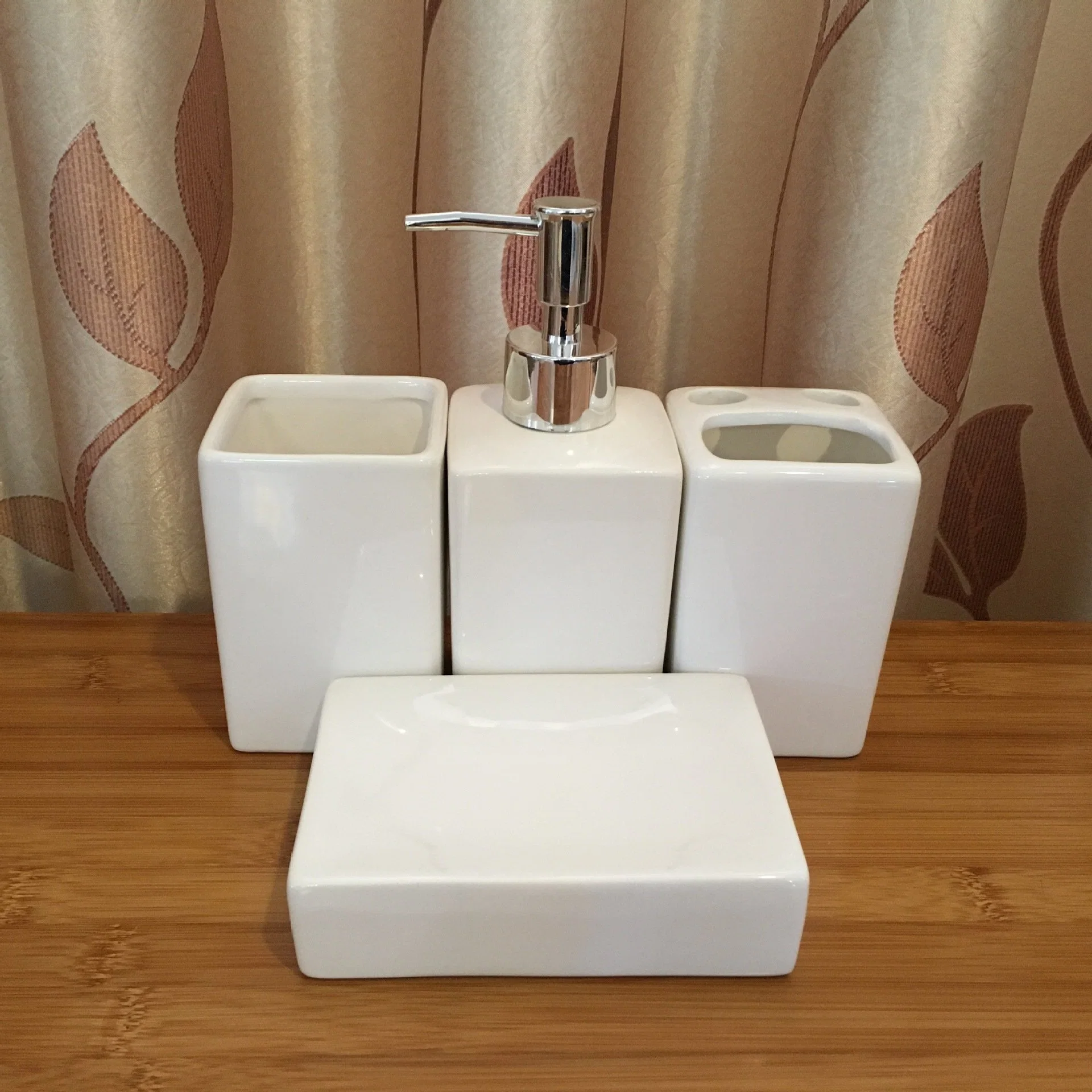 Wholesale Hotel Ceramic Wash Set Porcelain Shampoo Bottle with Logo