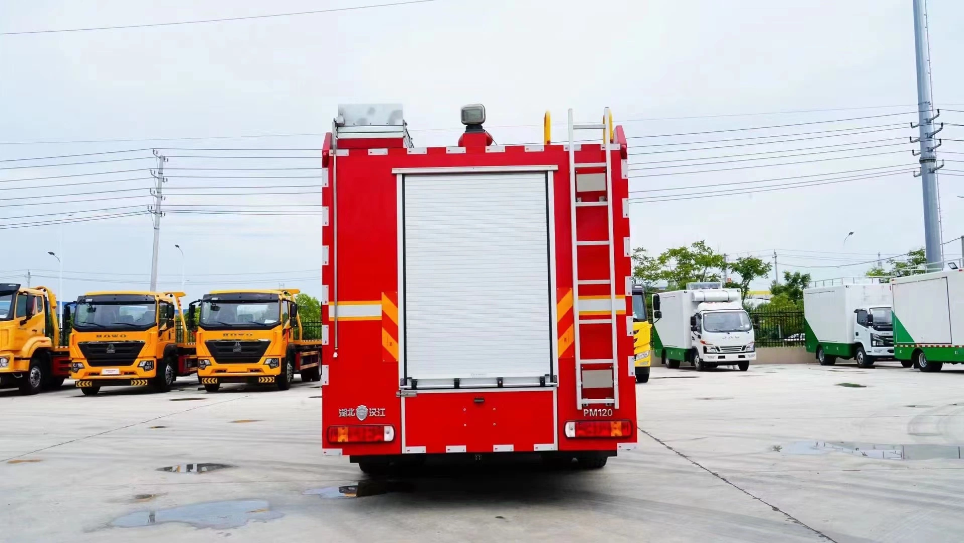 Brand New 6X4 Giga 12000L 14000L 15000L HOWO Foam Tank Fire Truck