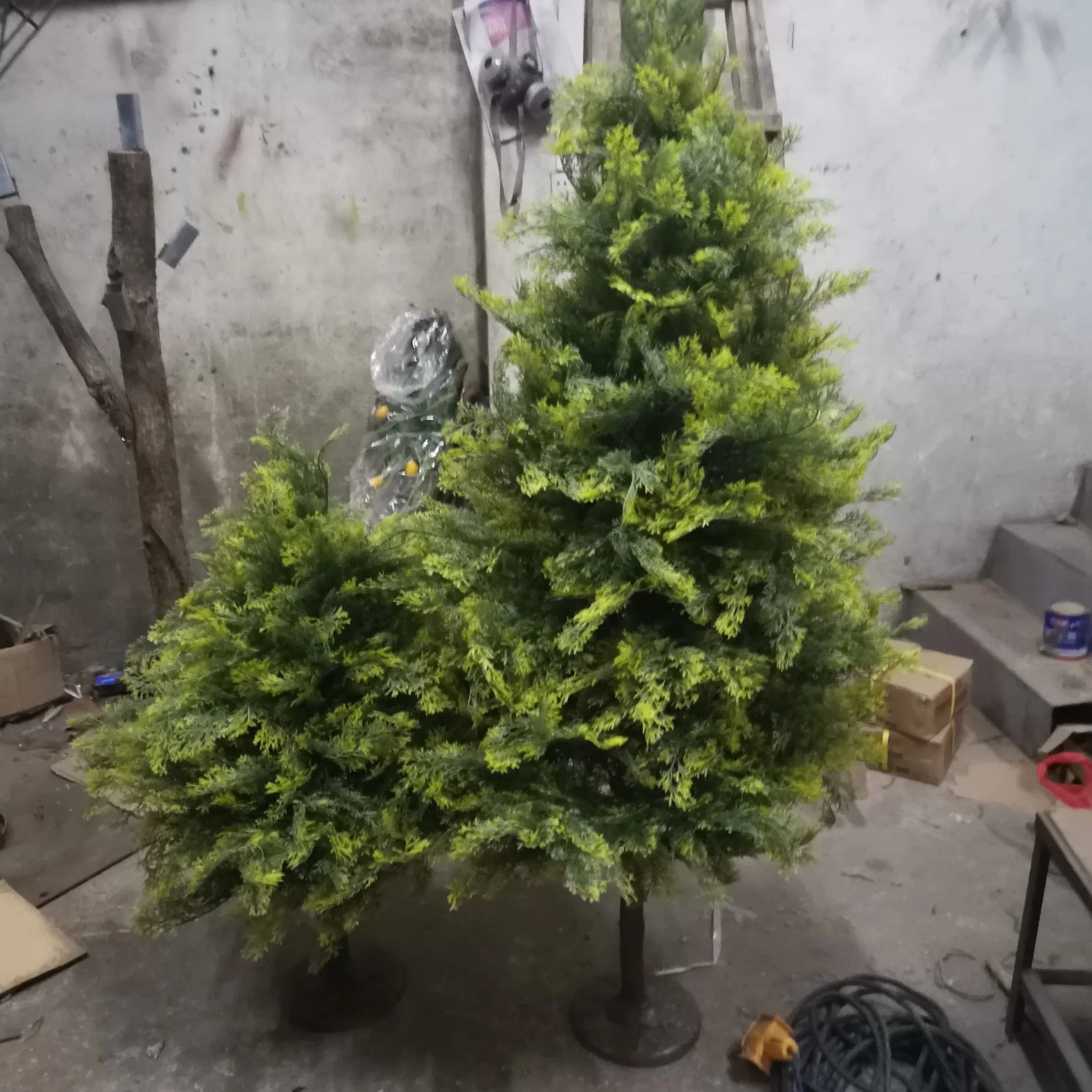 Kundenspezifischer künstlicher Weihnachtsbaum für Weihnachtsdekoration Hauptdeko-Baum Handwerkslieferant
