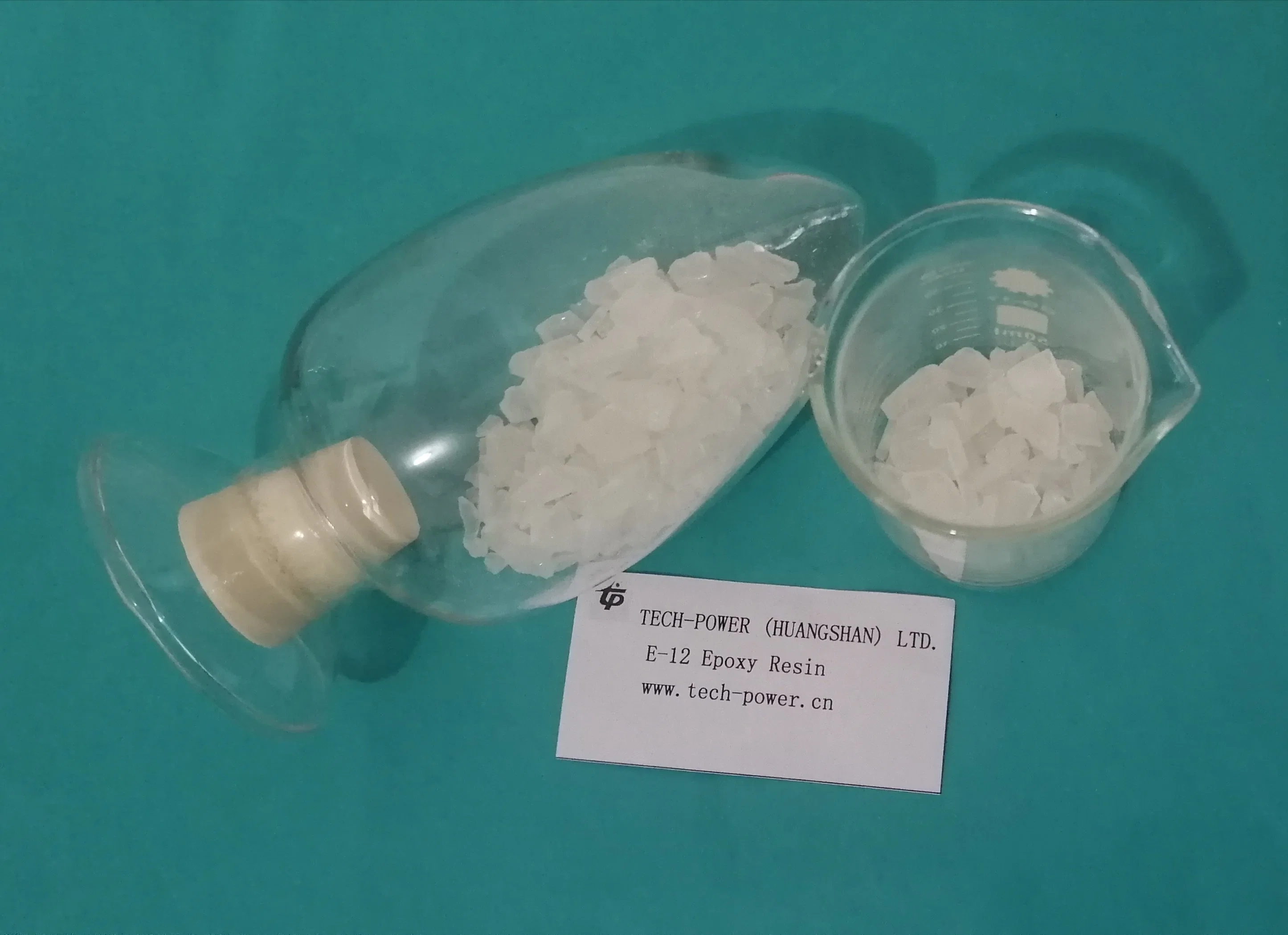 Clear BPA Solid Epoxy Resin E12 with Liquid Flowing Agent