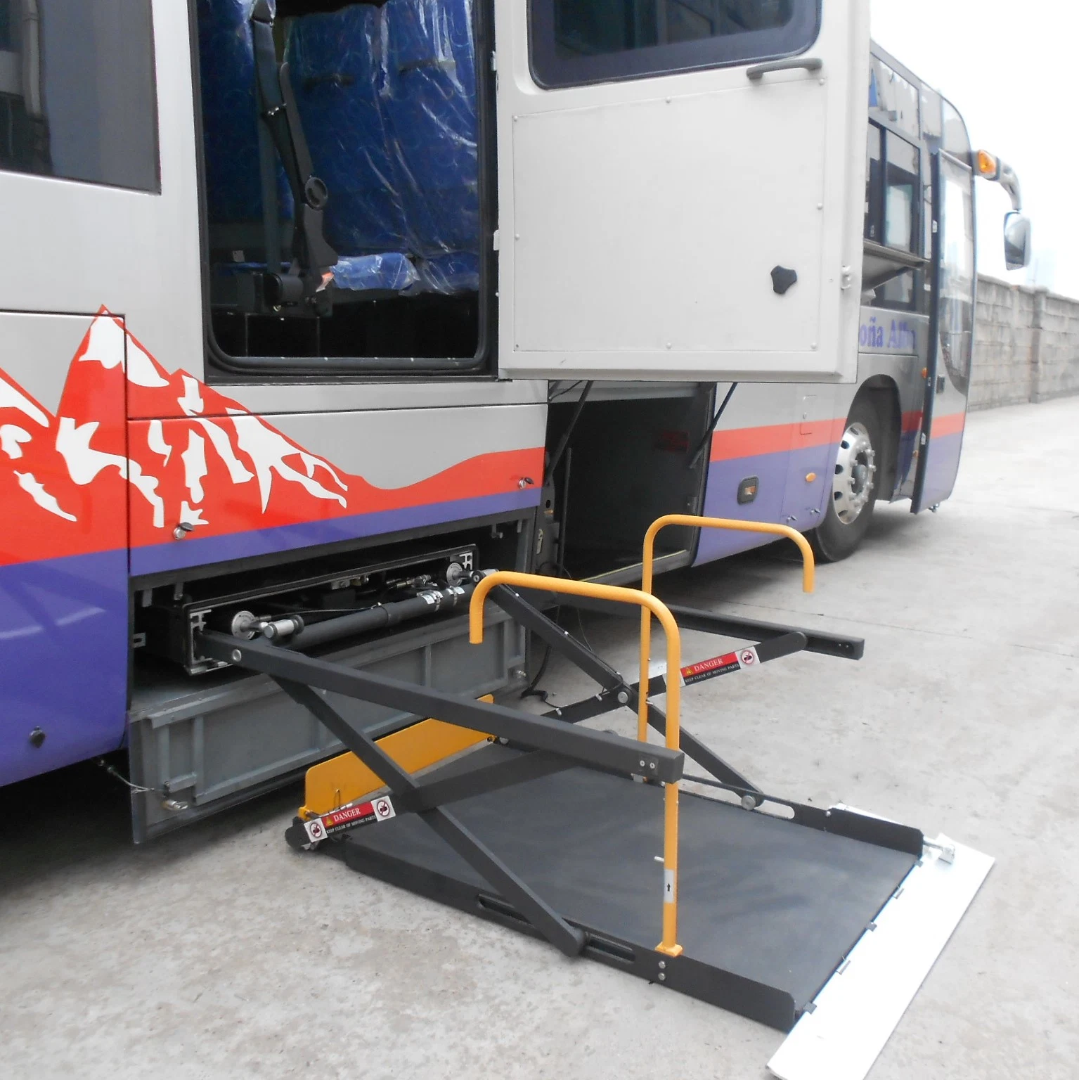 Uvl-1300II CE y certificación de la tijera de Bus Emark elevador de silla de ruedas Silla de Ruedas grúa CE la carga de 300kg