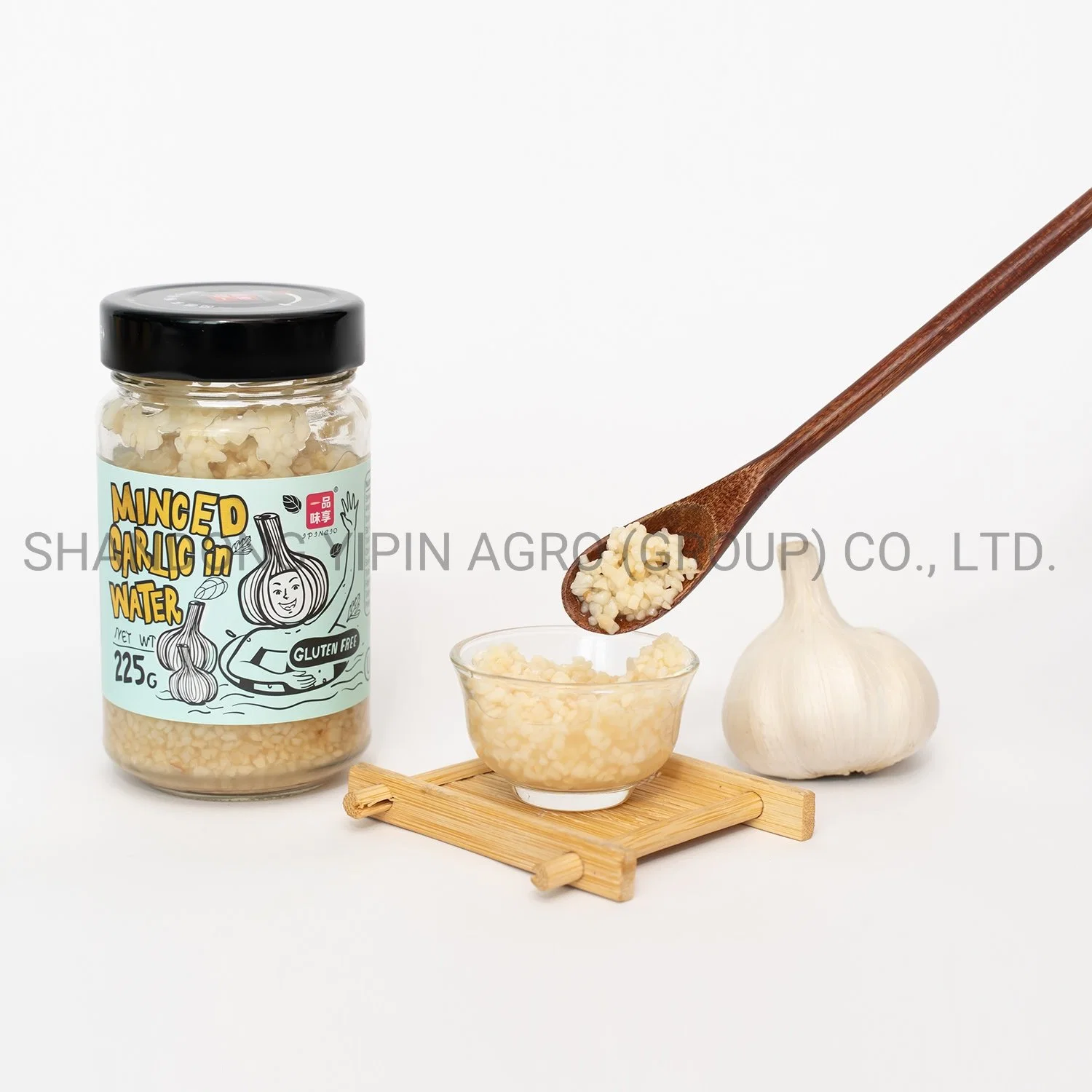 Minced Garlic in Water Packed in Glass Jar Made From Dehydrated Garlic for Meat Cooking