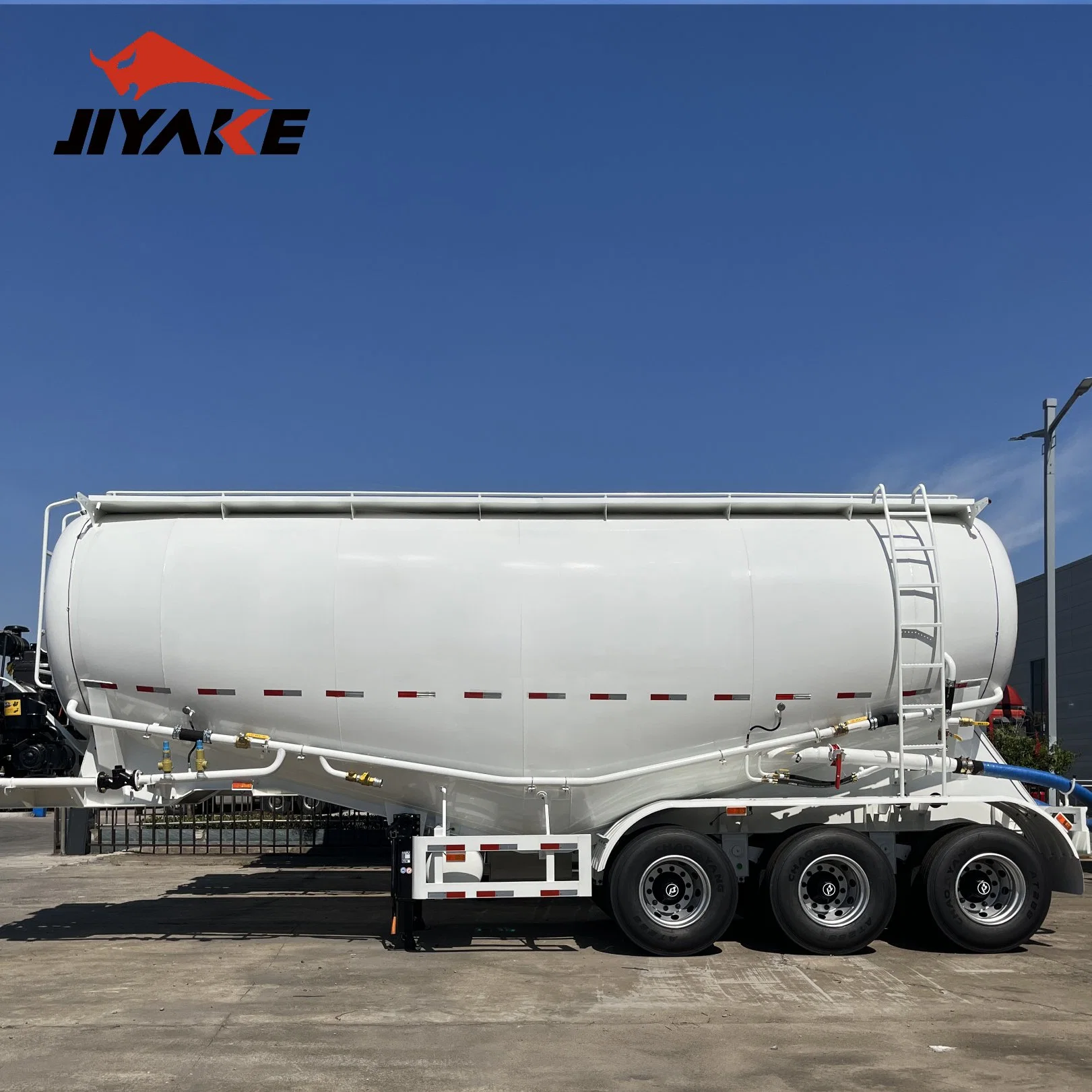 4-Axle 70cbm Bulk Cement Semi-Trailer in Dubai