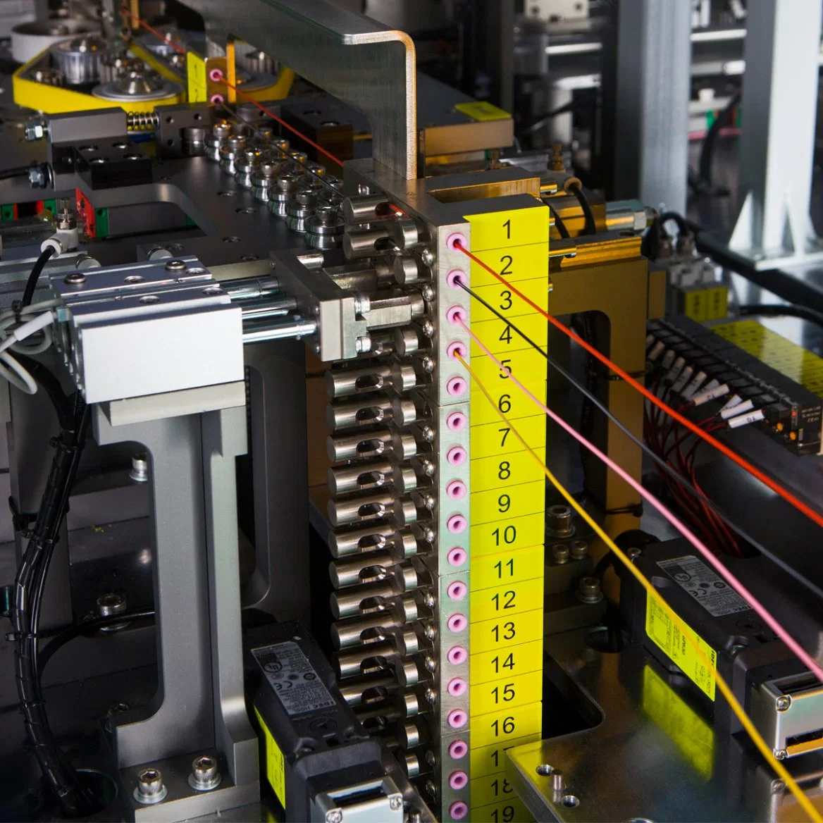 Todo Poderoso Mazo de cables de terminal de procesamiento engastado y máquina de inserción