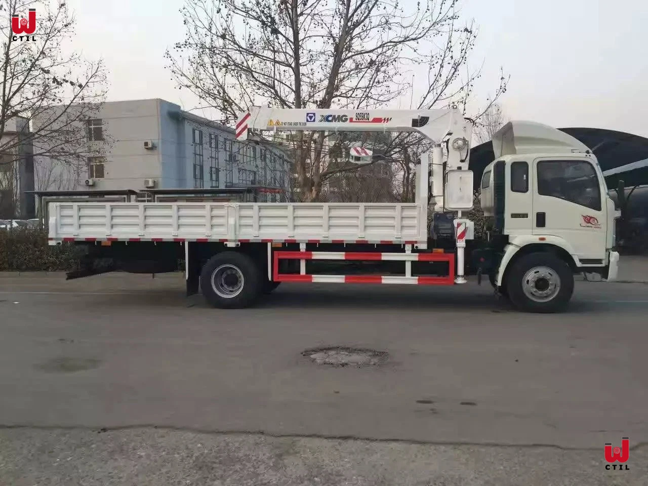 Sinotruk HOWO 8ton Truck-Mounted grúa con brazo plegable