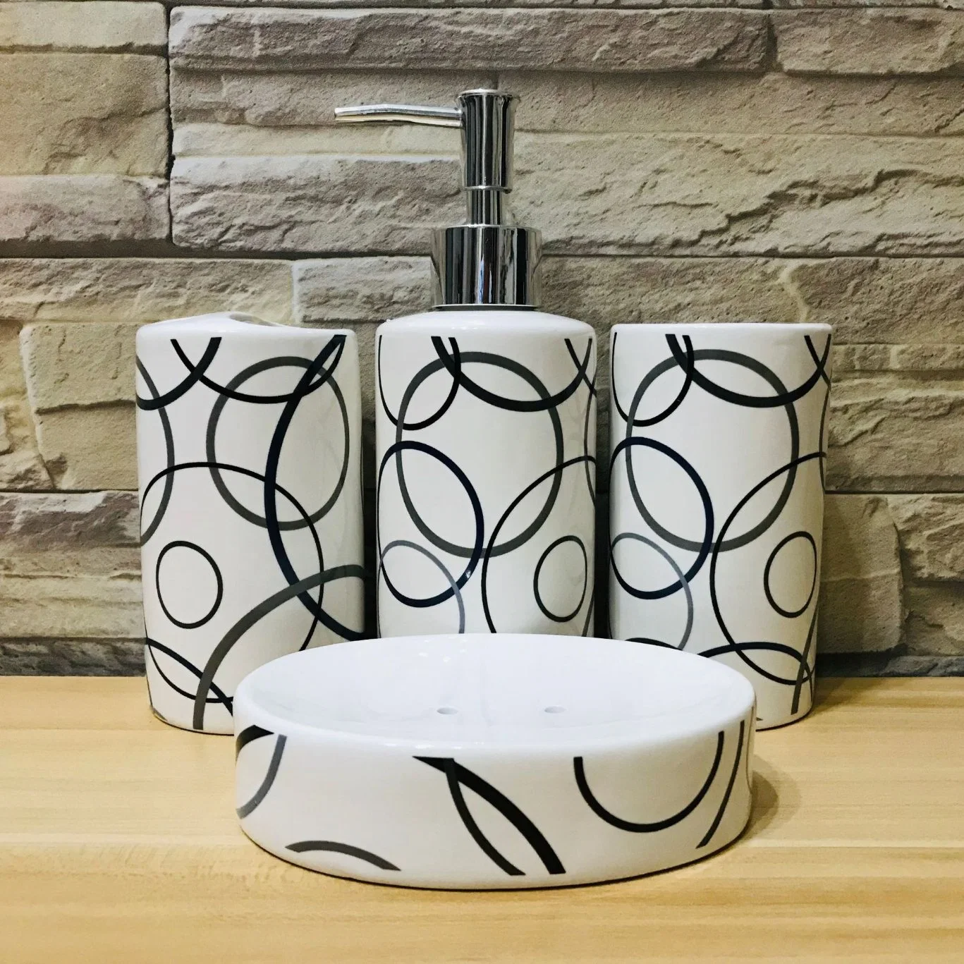 Five Star Hotel Special Ceramic Bathroom Set Porcelain Shower Gel Bottle Design Silk Screen Logo