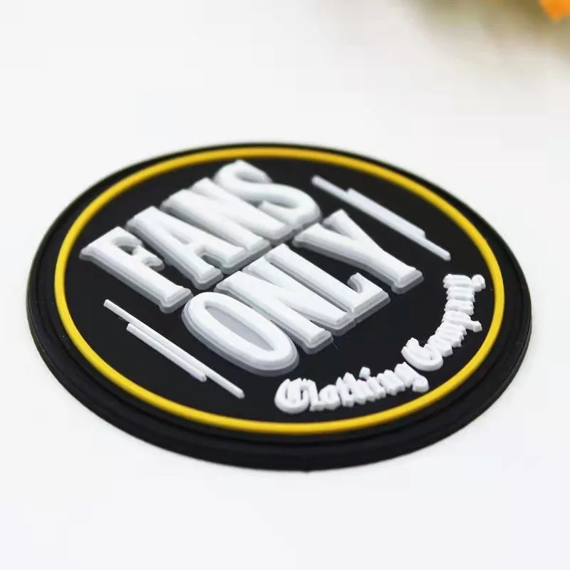 Benutzerdefinierte PVC-Kleidung 3D geprägte Marke Logo weich Kunststoff PVC Silikon-Gummi-Etiketten Patch Abzeichen für Kleidung