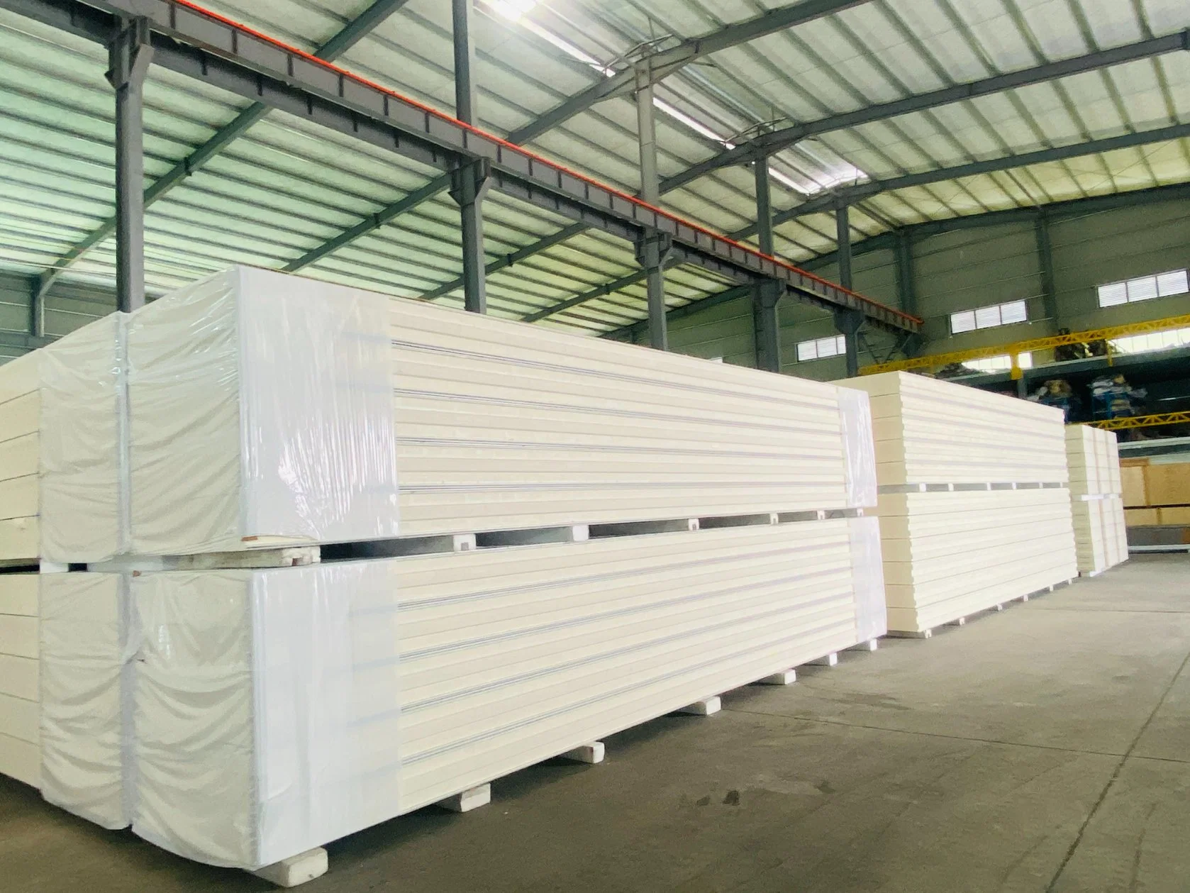 متخصص في إنتاج لوحة تخزين البولي يوريثان الباردة محكمة الغلق لوحة Wall Panel PU/PIR/PULF/PUR Workshop Purfific Sandwich مقاومة للحريق