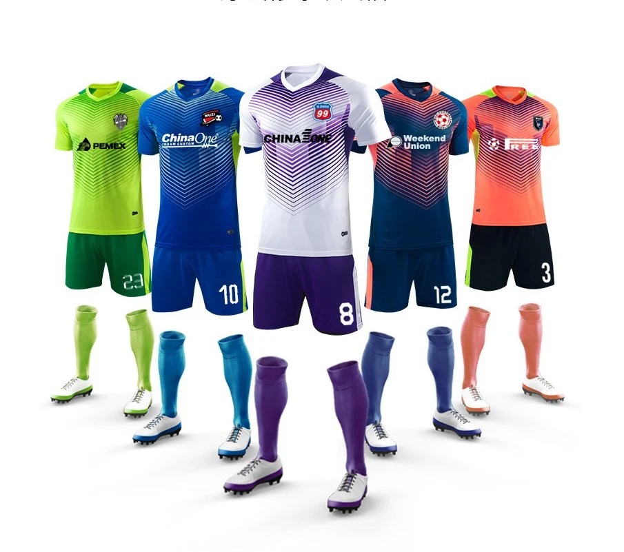 Großhandel Atmungsaktive Stoff Customized Sublimation Fußball Trikots Shirt Thailand Herren Fußball-Trikot-Sets