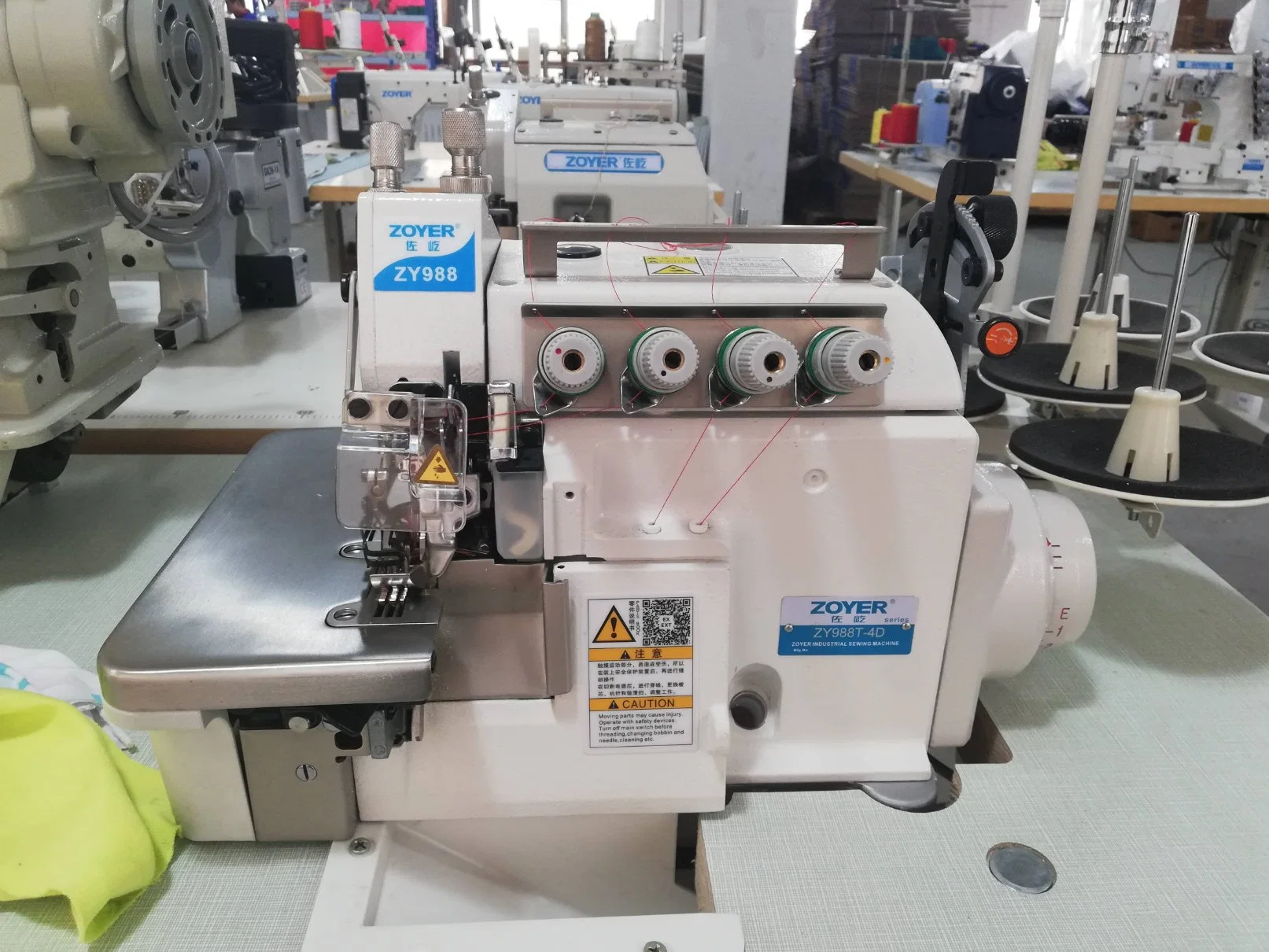 Zy988t-4D Zoyer Top and Bottom Feed Overlock Sewing Machine with Differential Operating Device