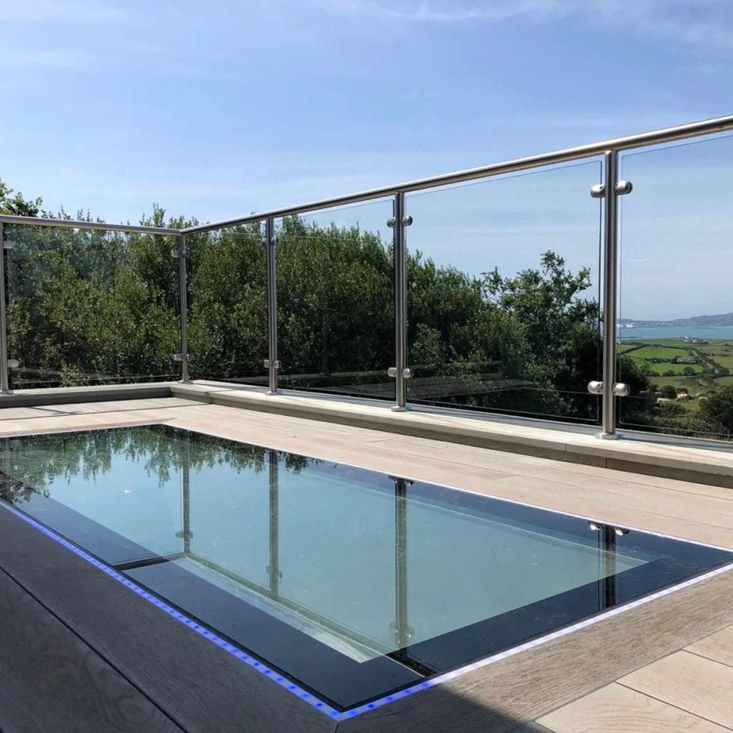 Balcon en acier inoxydable de simulateurs d'une balustrade en verre de la colonne avec la CE