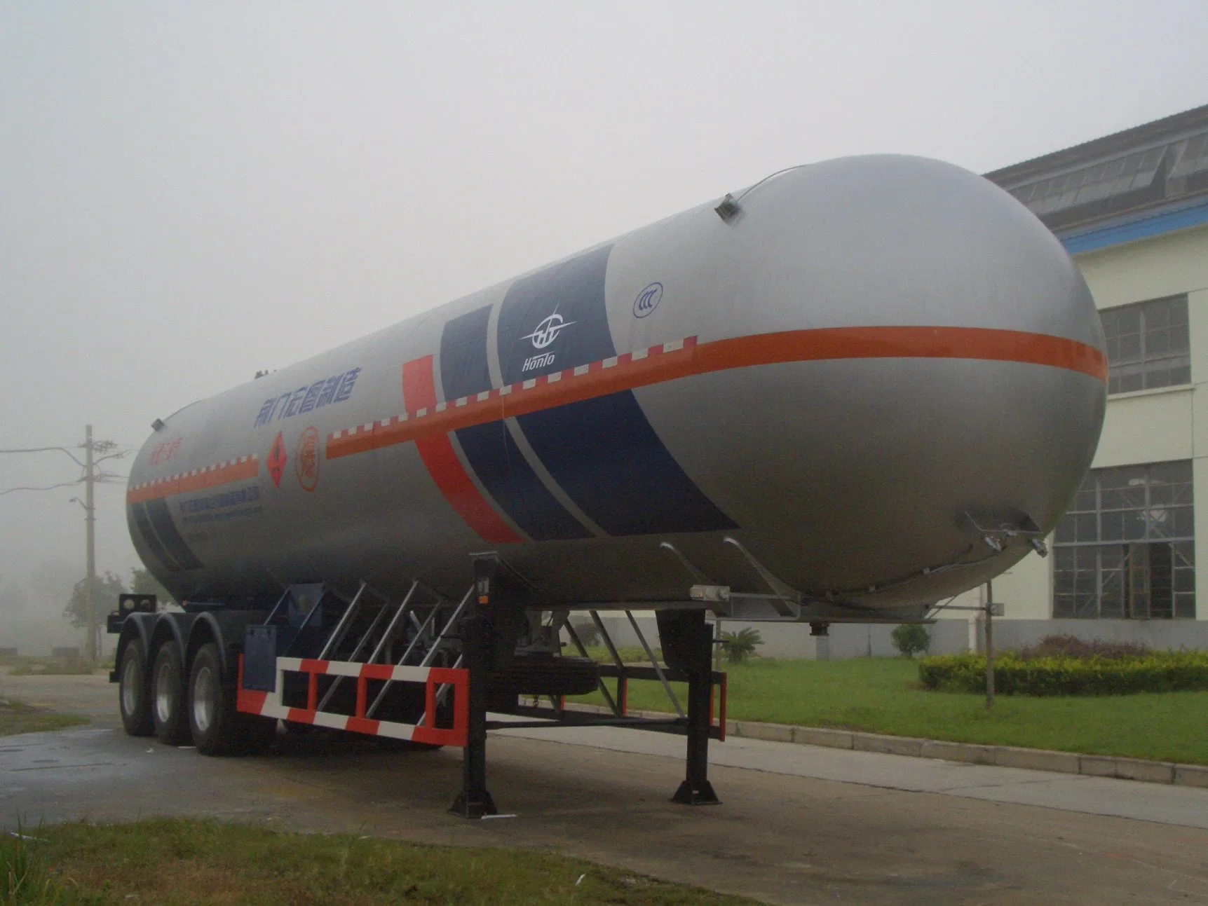 3-Axle 49600liters 25tons LPG Bridger Truck Tanker Trailer with Fuel Box LPG Semi Trailer