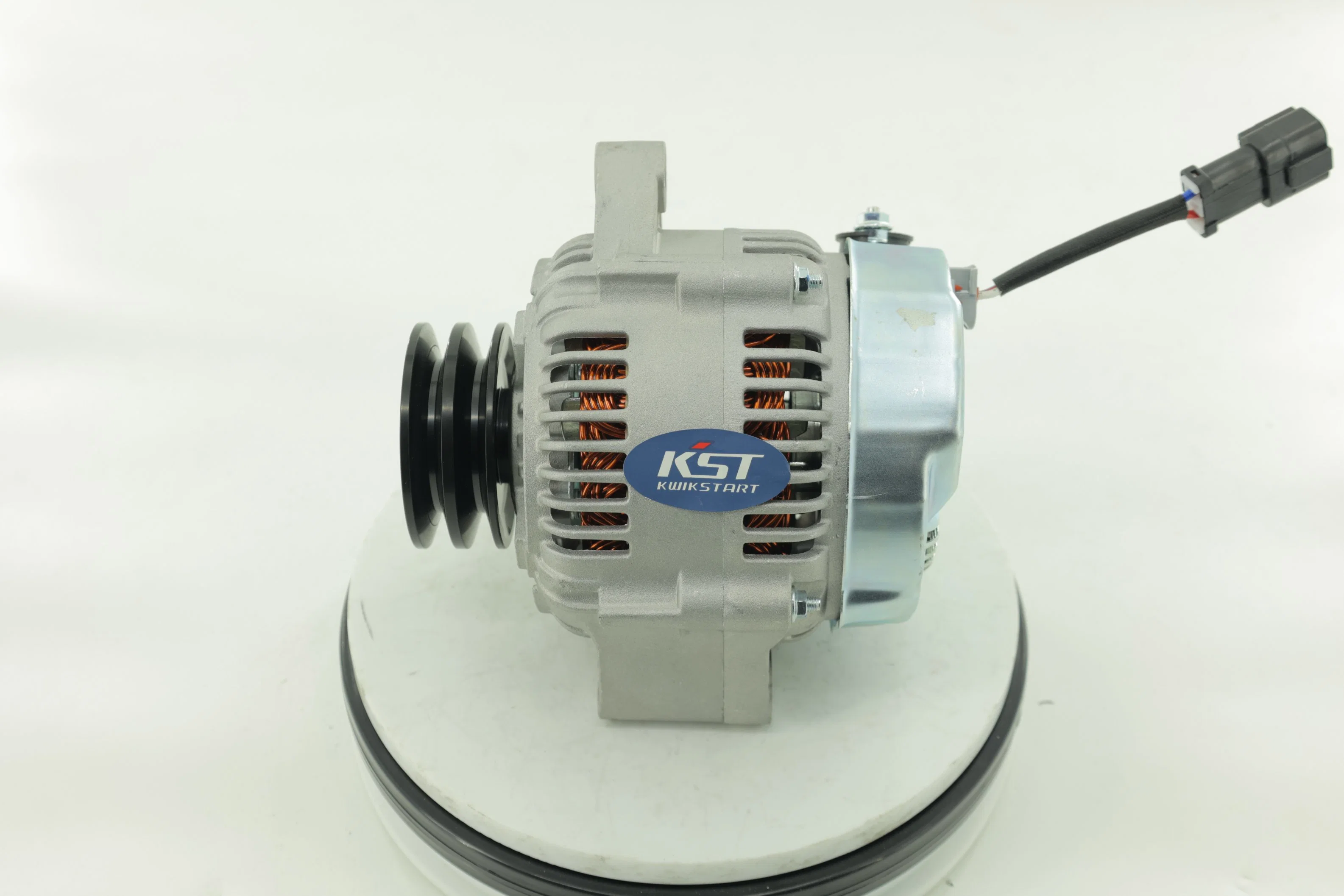 Km207-3 Excavator Auto Parts 28V 60A Alternator 27040-2220b