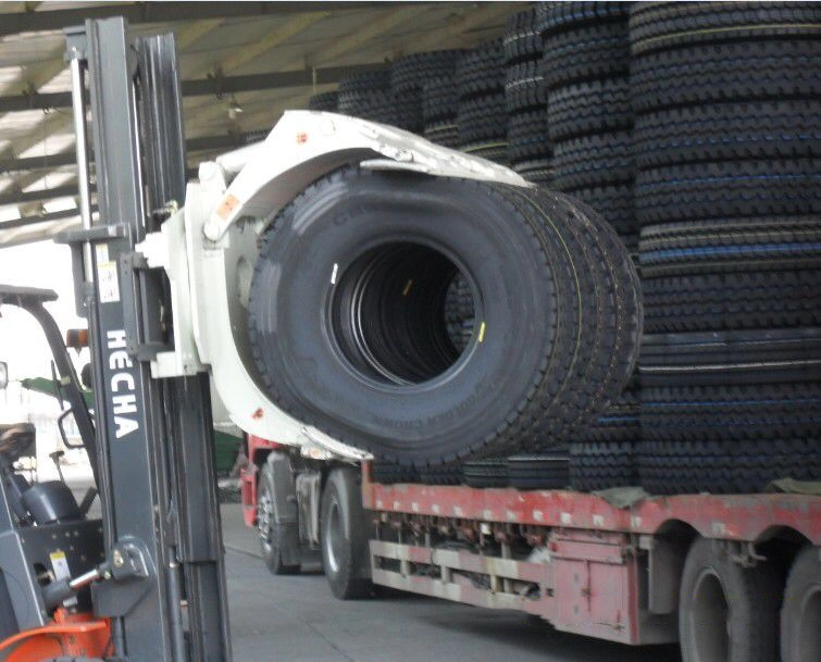 Fixação personalizável do carro elevador fixação do pneu com rotação de 360 graus para Muitas marcas Forklifts na fábrica de pneus