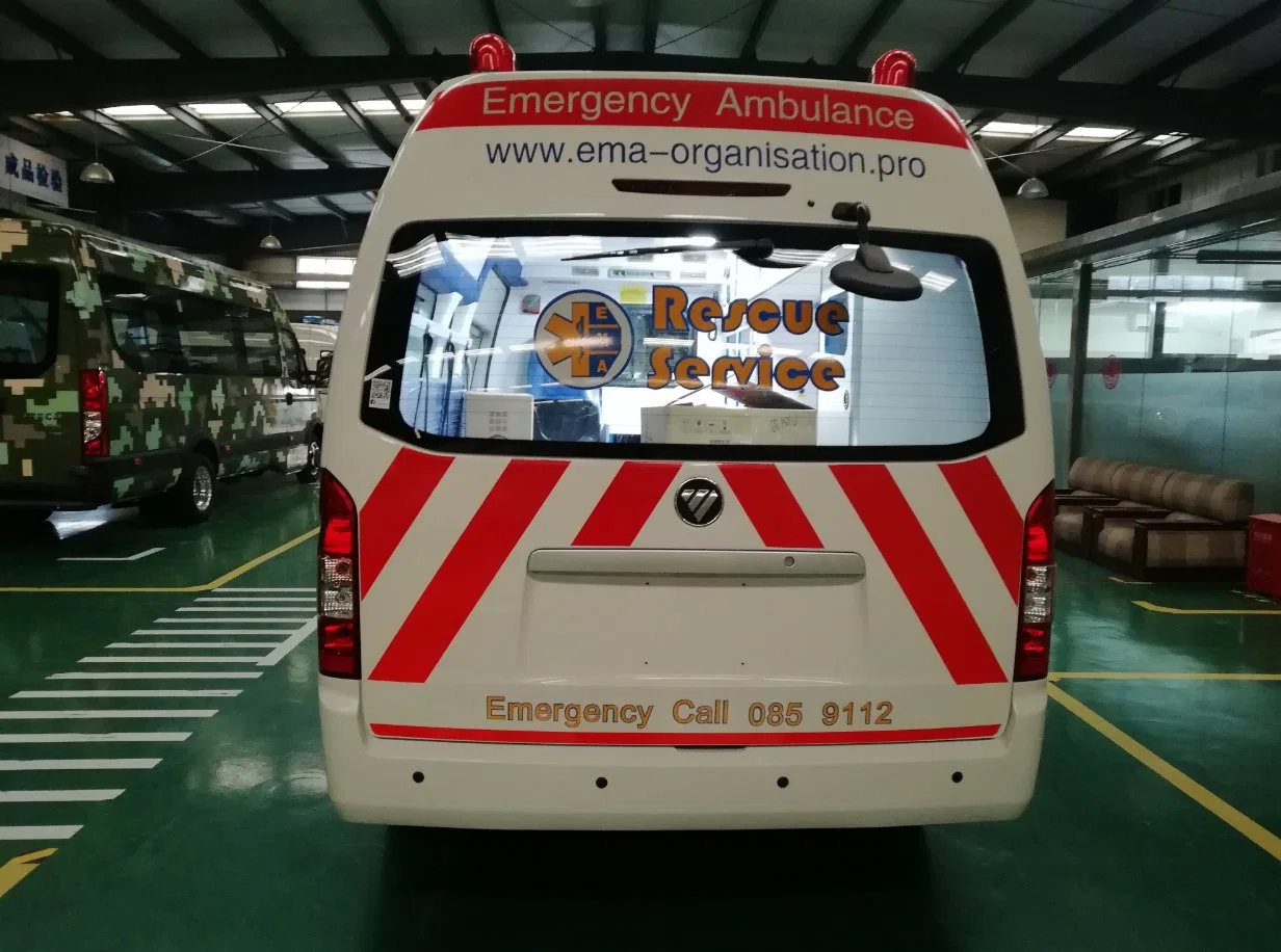 Hospital médico de primeros auxilios ambulancia de emergencia