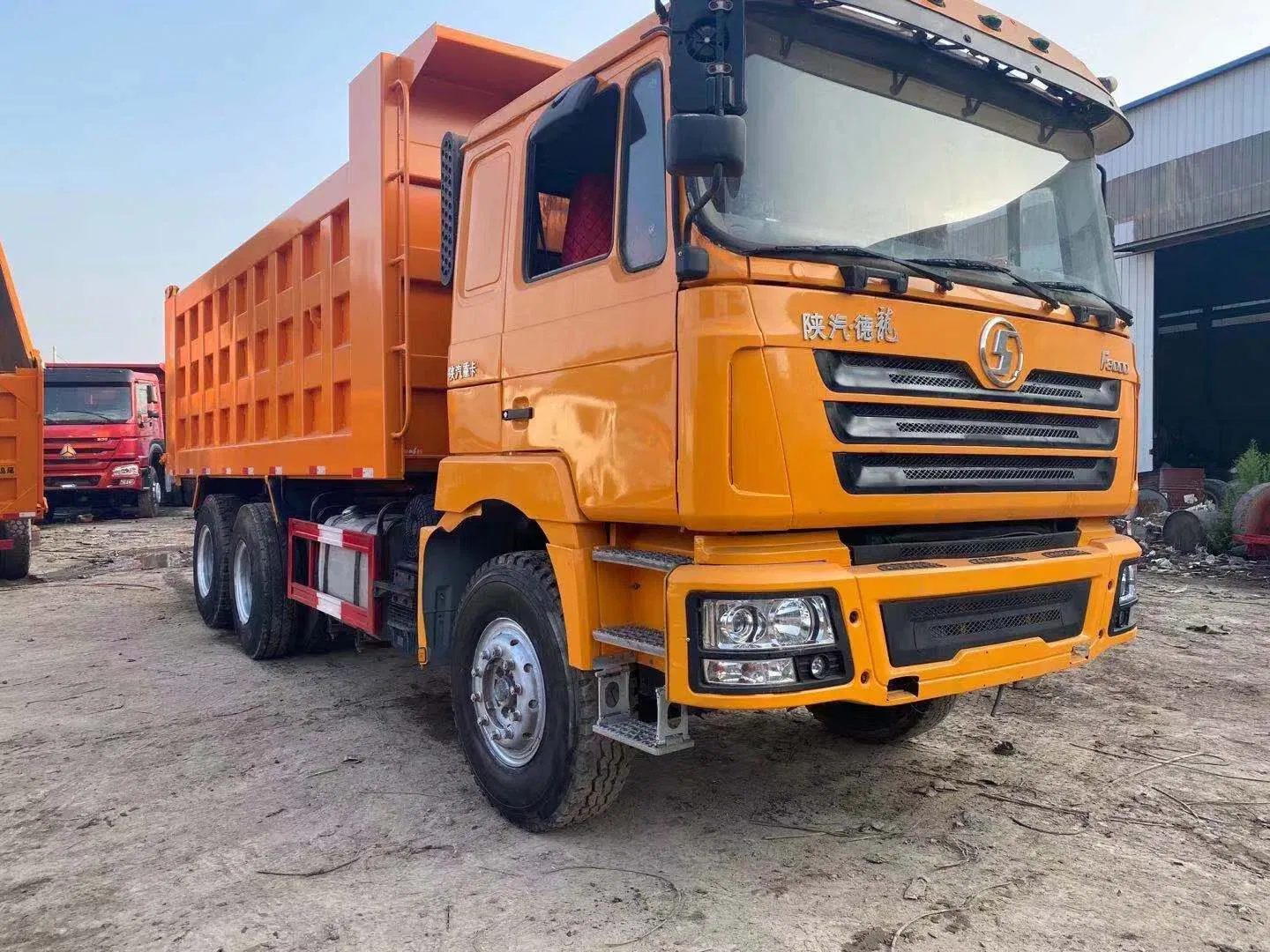 Shacman Used Rhd Tipper 6X4 Trucks Flatbed Sidewall Fence Water Bowser Bounce Fuel Oil Tractor Bulk Cement Concrete Mixer 8X4 Dump Trucks