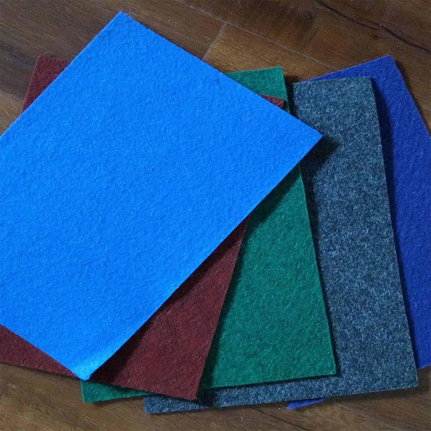 China Supplier 1-4mm Thickness Plain Surface Nonwoven Carpet