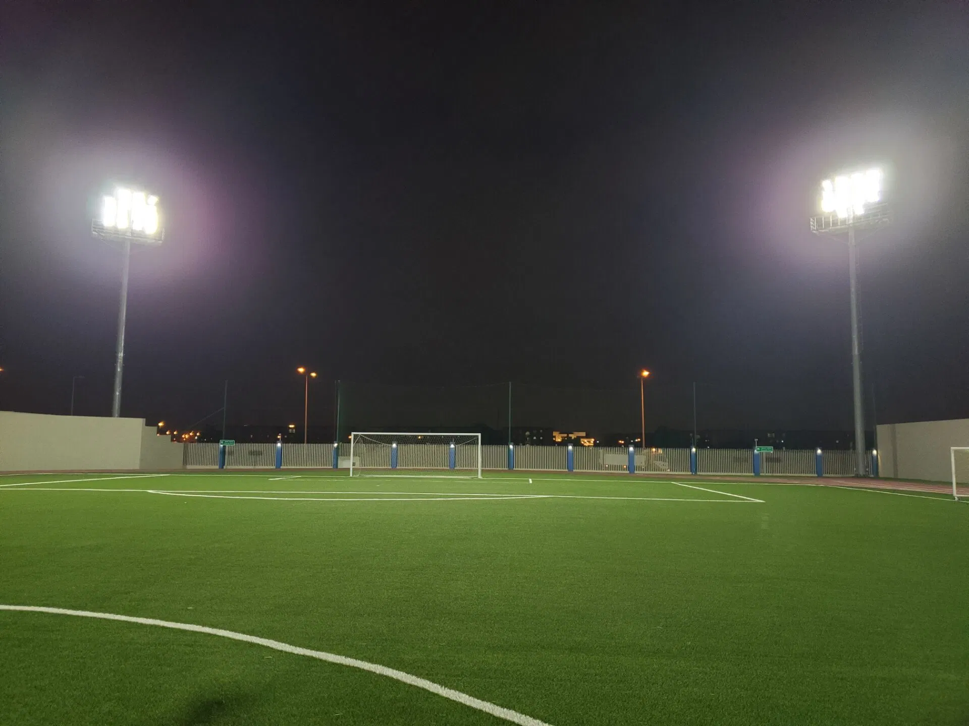 El tubo de acero galvanizado de polo de la torre de iluminación del estadio