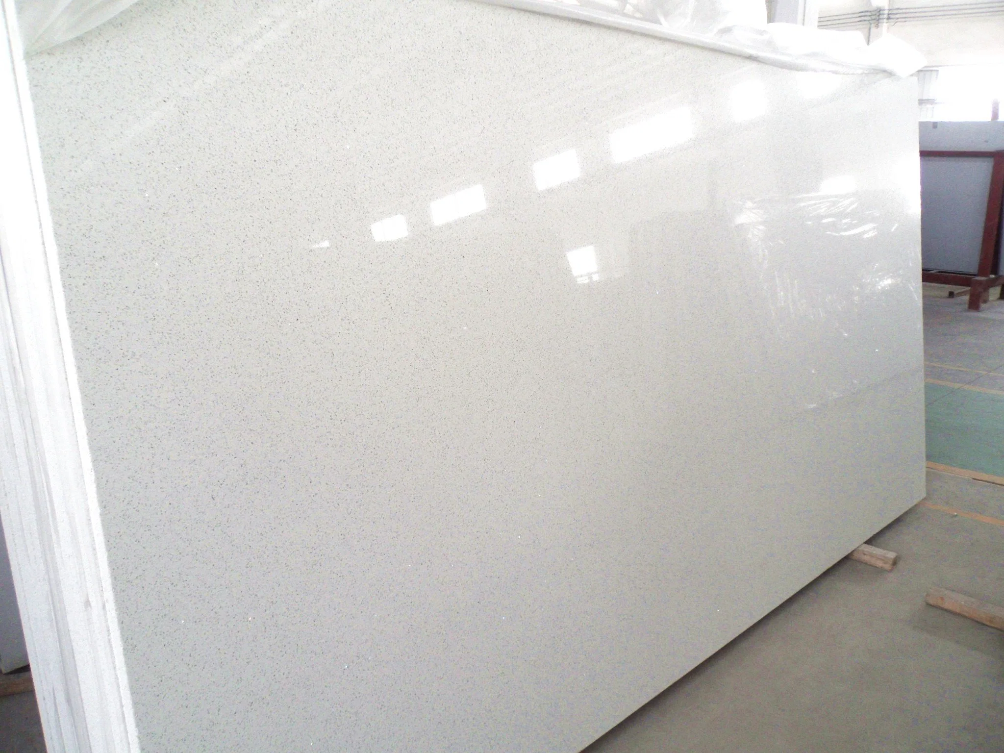 White Mirror/Diamond Quartz Stone for Project/Floor Tiles/Countertop/Vanity Top in China