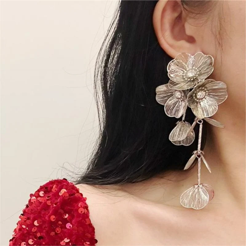 Niche Long Earrings European and American Exaggerated Earrings Women's High-End Flower Earrings Retro Bridal Wedding Dress Accessories