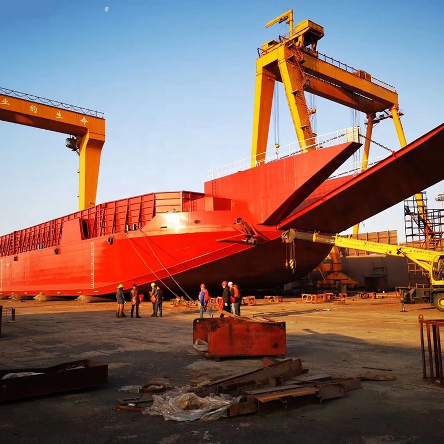 Специализированный универсальный грузовой сосуд для перевозки рудных грузов Carrier Ore LCT Barge