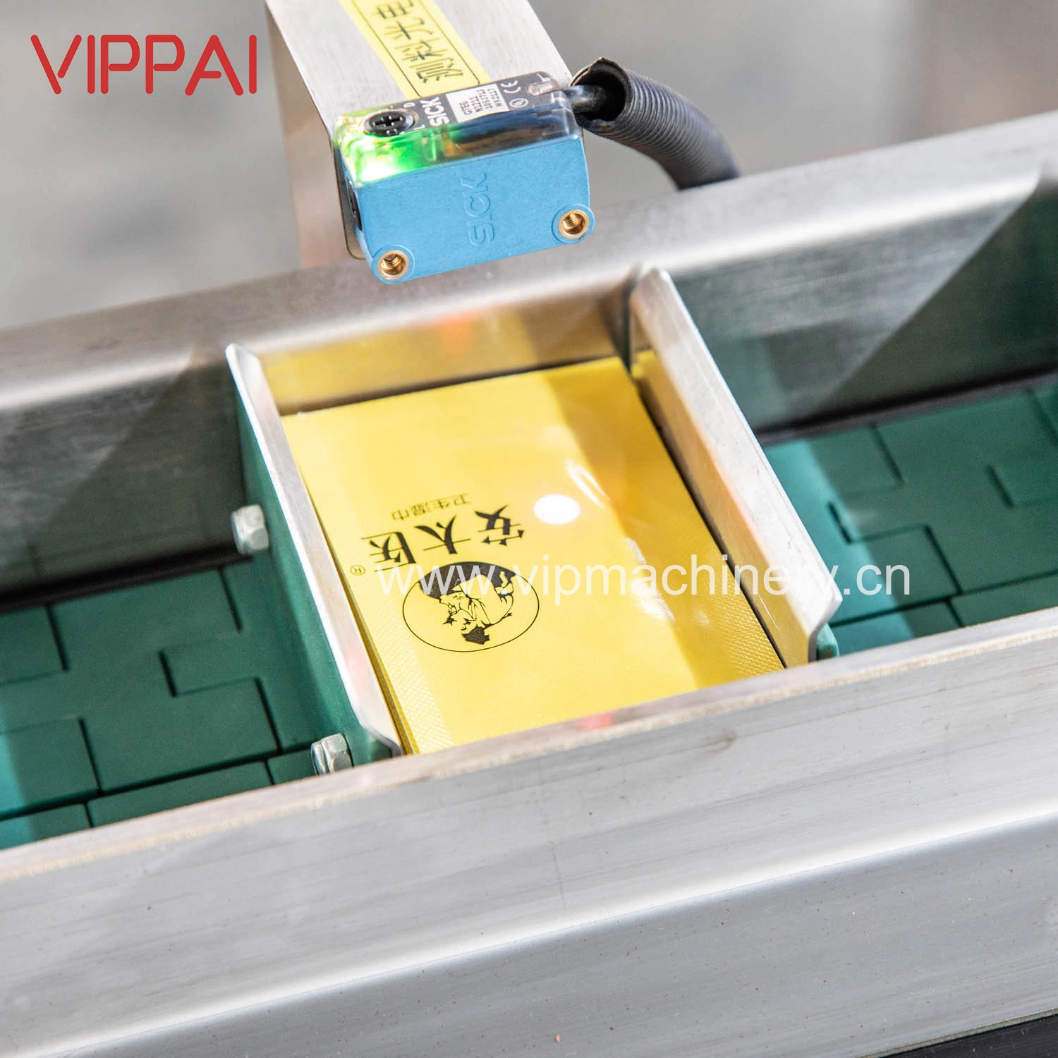 Vippai Low Waste Rate High Speed Automatic Wet Wipes Alcohol Pad Carton Box Packing Cartoning Machine