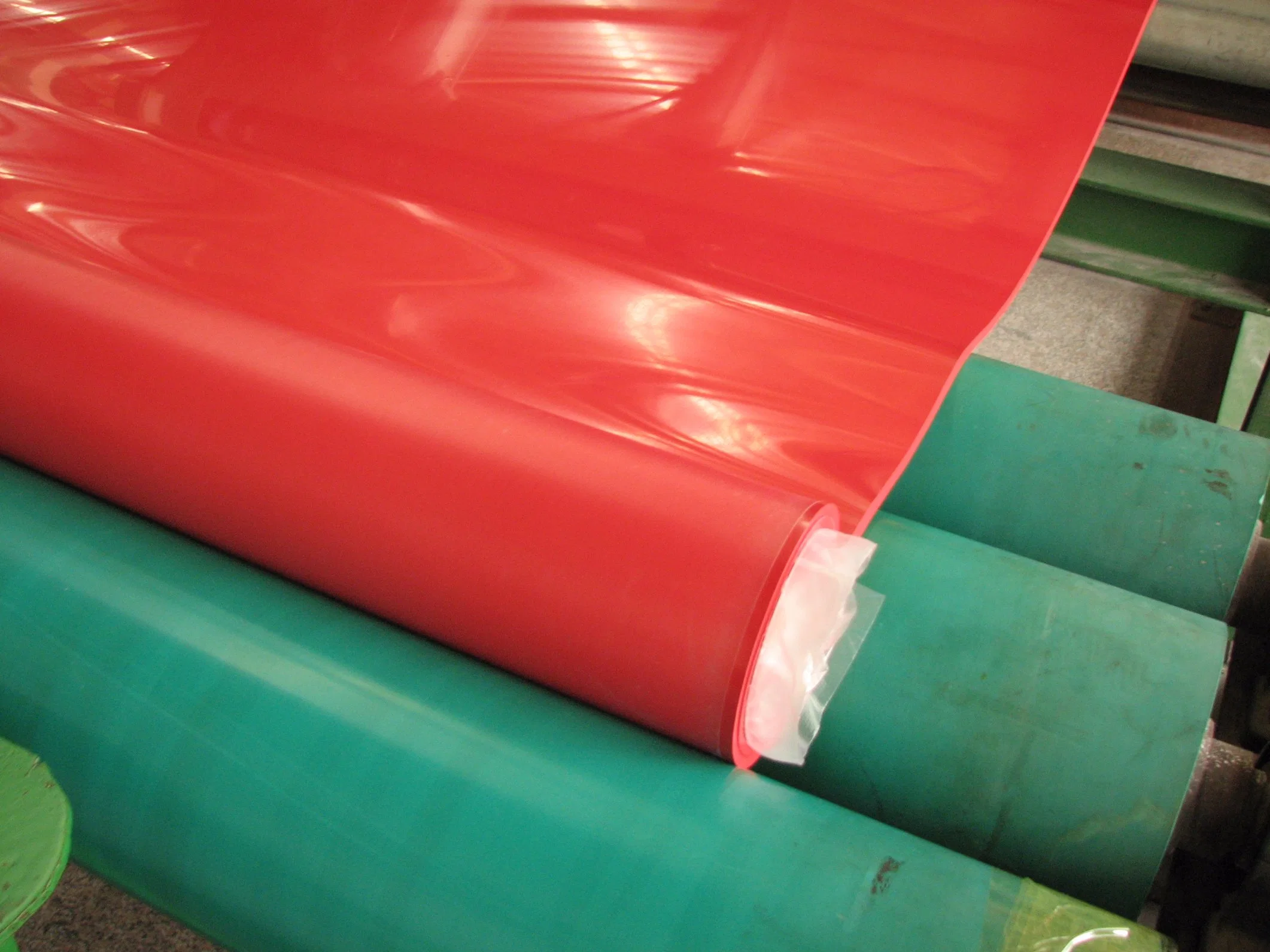 Cured Pure Natural Rubber Sheet, Gum Rubber Sheet, PARA Rubber Sheet, Latex Sheet with Pin Red Color (3A5001)