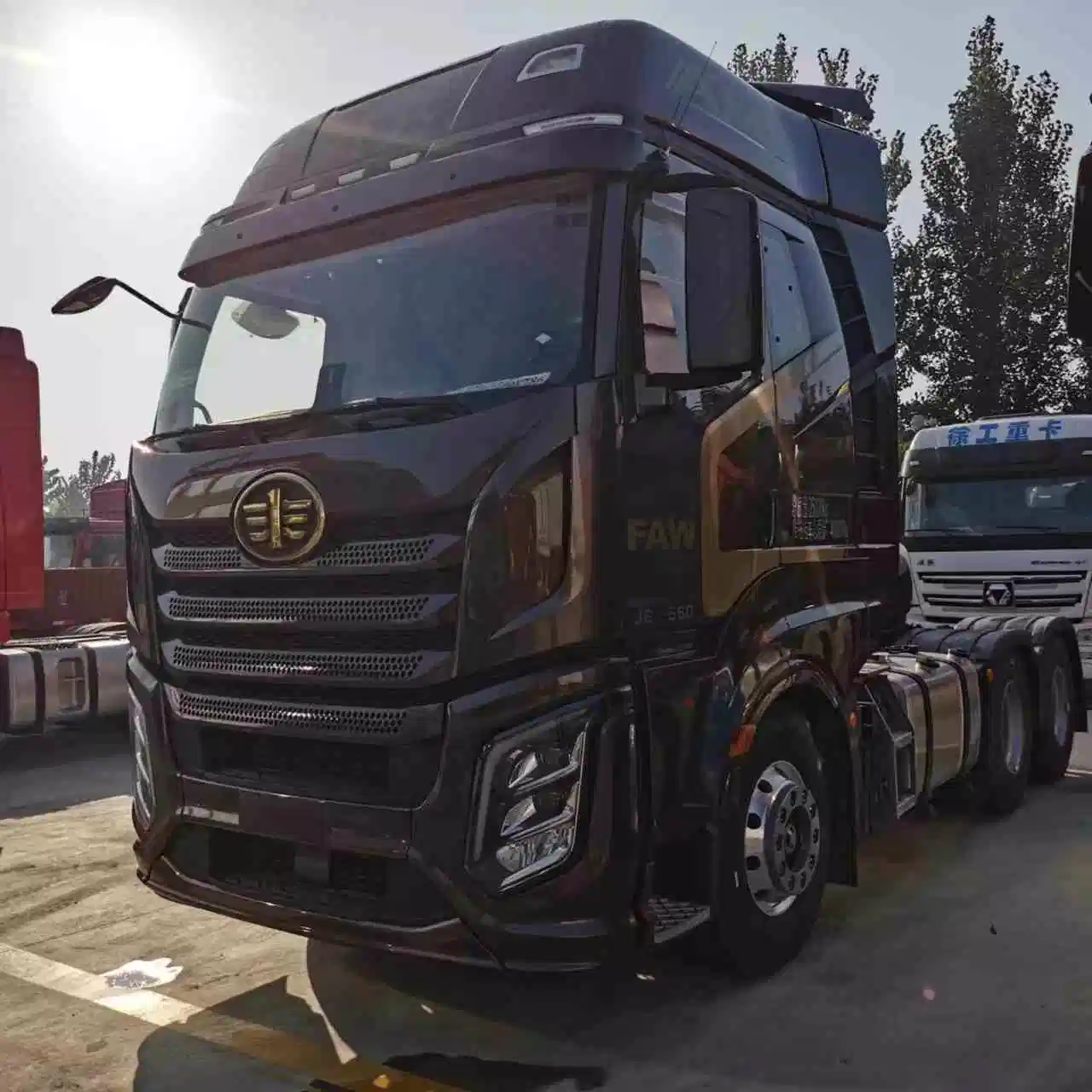 China cabina de bajo precio con aire acondicionado usado FAW 6X4 Cabezal de tractor 480hp Euro5 10 camión a la venta