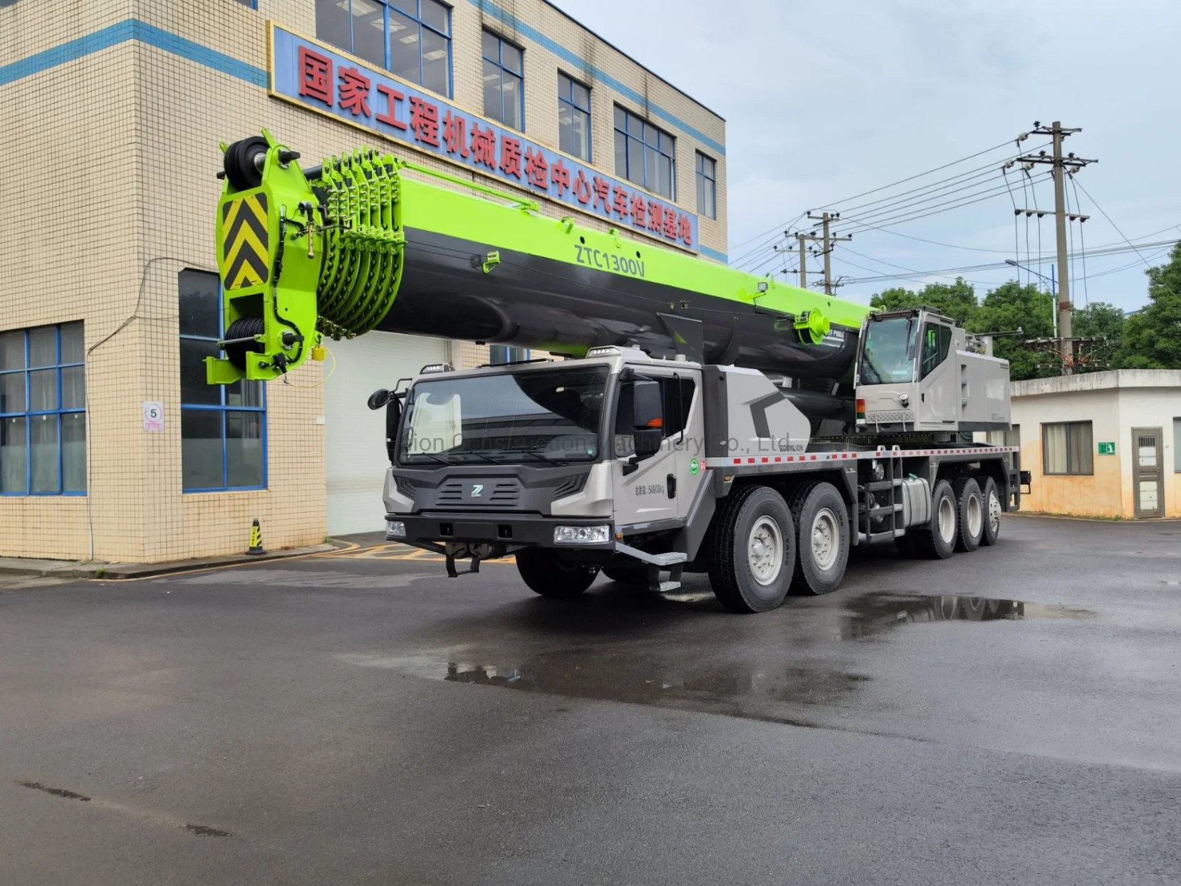 China Truck Crane 130 Tons Zoomlion ZTC1300V Pilot Control Mobile Crane