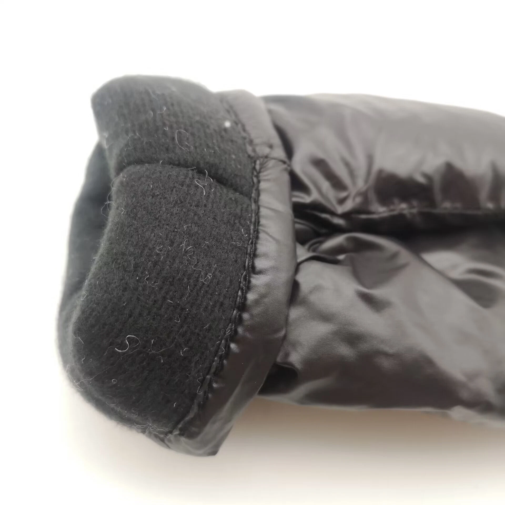 100% Nylon Plus 100% Polyester Lining Winter Black Outdoor Gloves