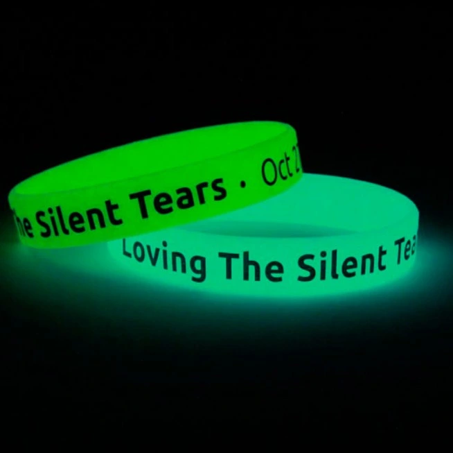 Bracelet en caoutchouc promotionnel gravée hautement personnalisés bracelet en silicone Logo d'impression personnalisée Glow dans Dark Bracelet en silicone