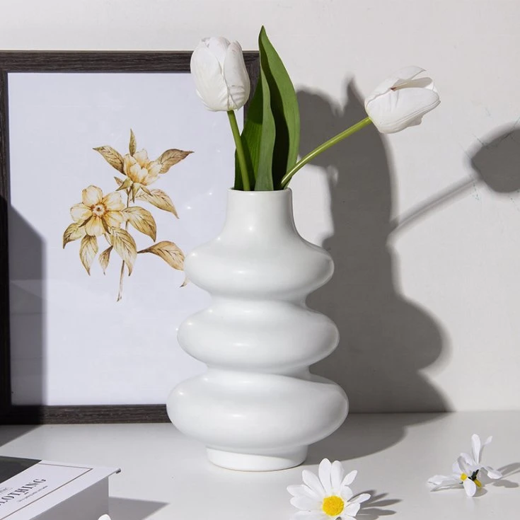 2023 Hot Sale Special-Shaped White Ceramic Vase for Dried Flower Hydroponic Ornaments