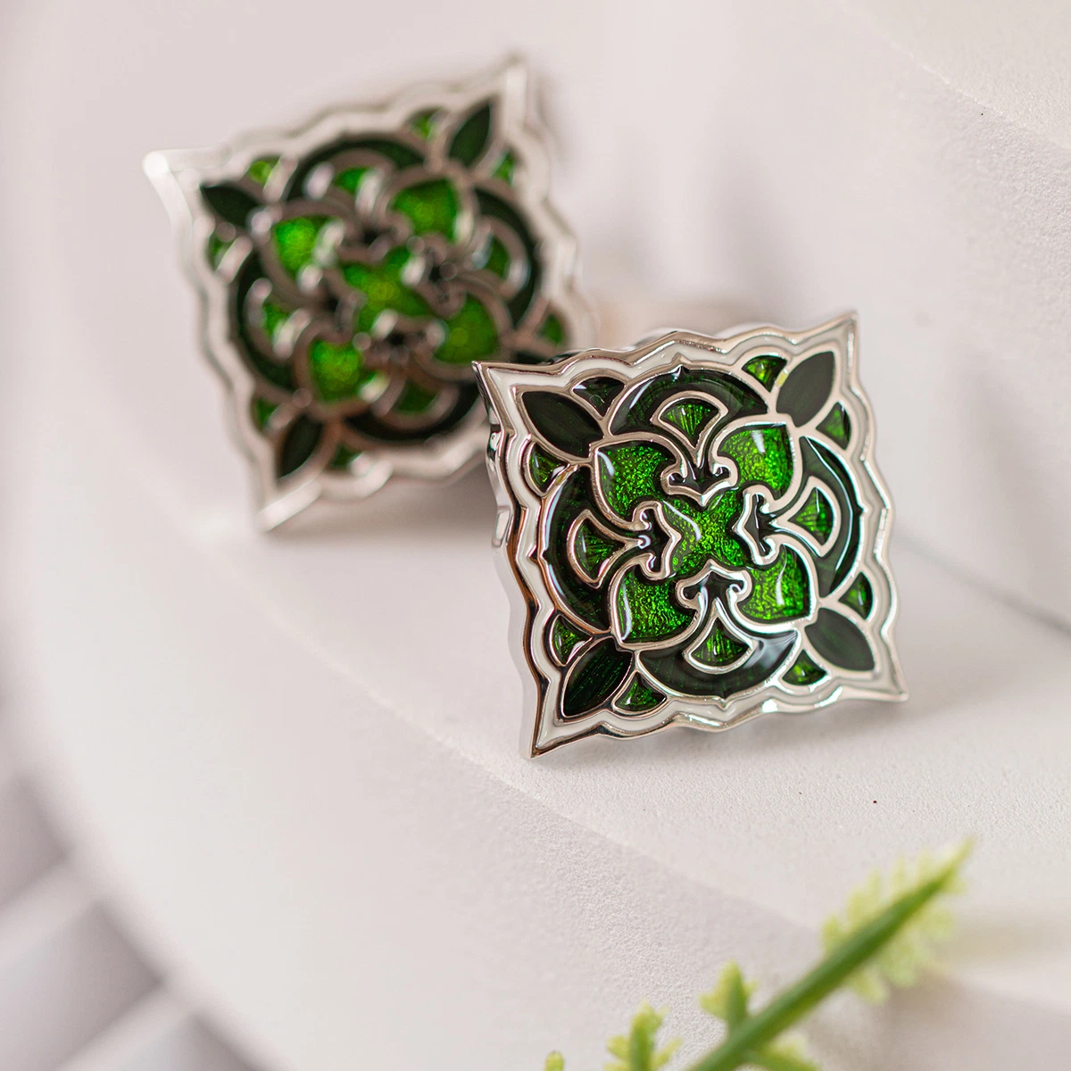 Hot Selling Cufflinks Custom Own Design Logo Metal Cufflinks Green Leaf Square Shape Cufflinks for Men Luxury