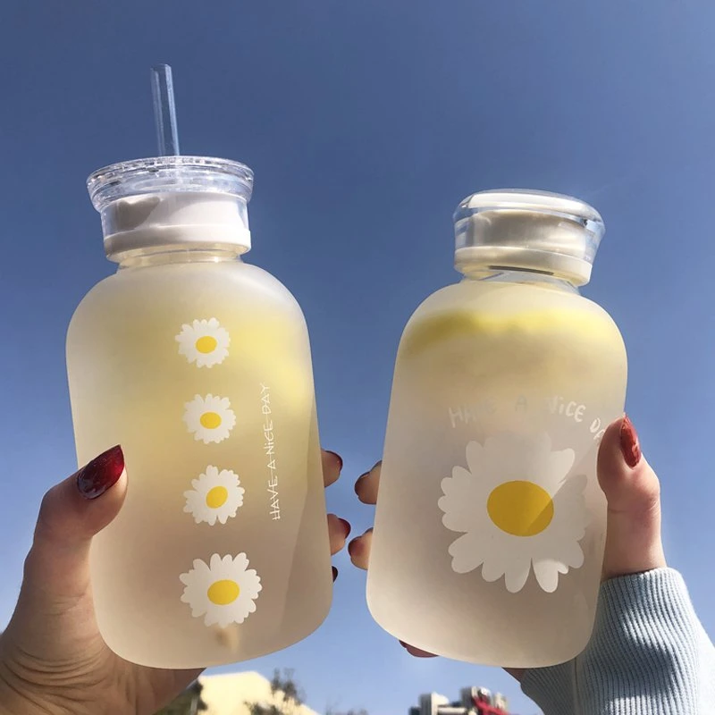 Hot Sale 480ml Little Daisy Flower Printed Juice Coffee Colorful Measuring Cups Frosted Clear Glass Tumbler Lid Cup with Lid and Straw