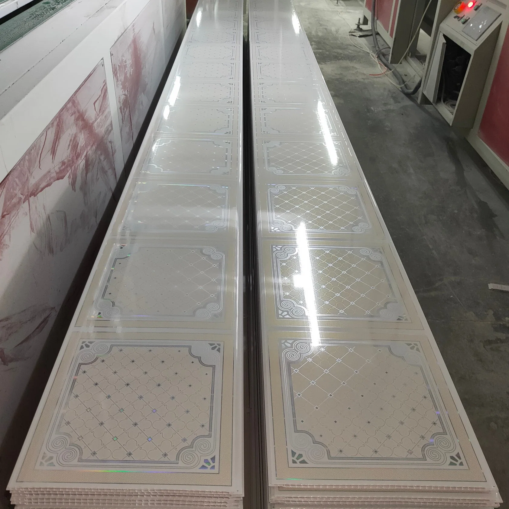 300*6mm Hot Stamping Panel del techo de PVC paneles de plástico de PVC de plafon de materiales de construcción