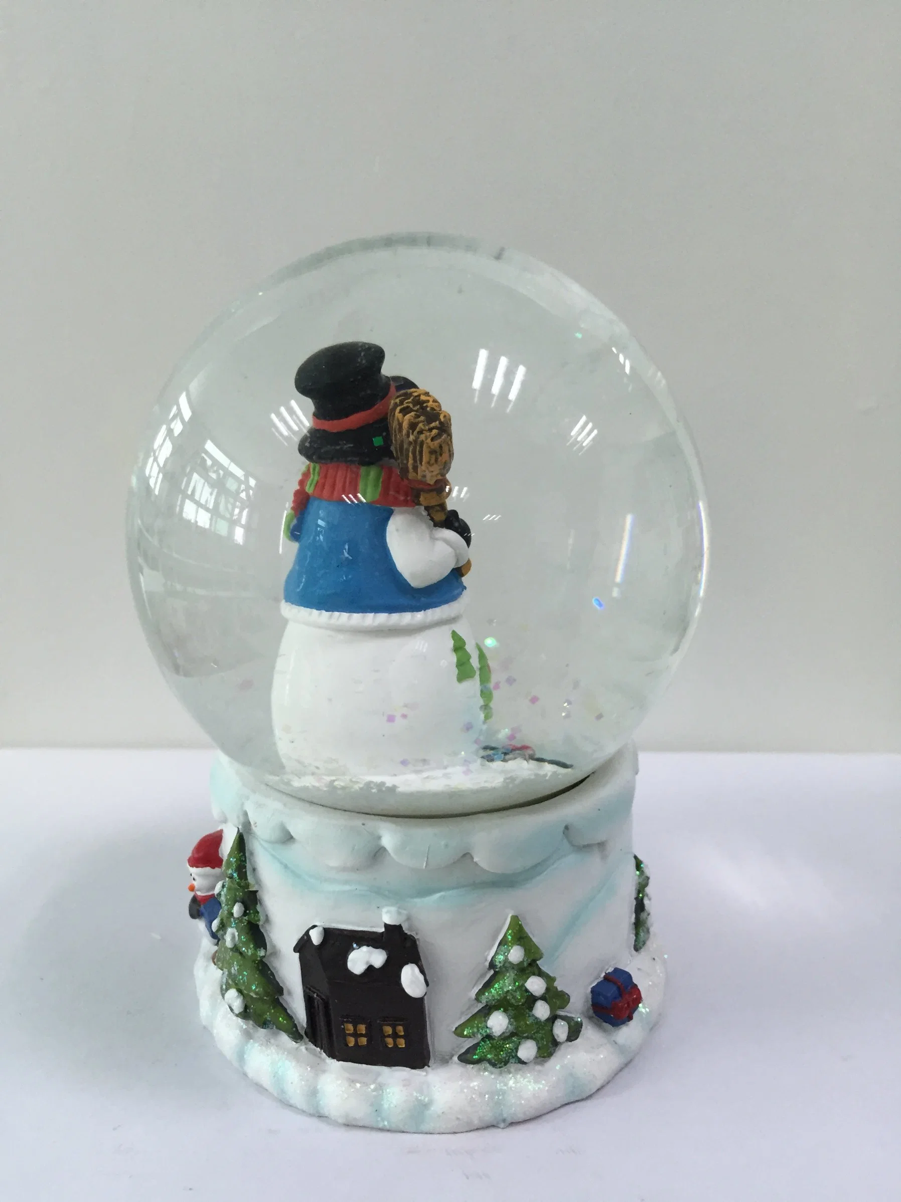 Productos de resina para la decoración del hogar, Globo de Nieve de Navidad, Navidad Casa ahora Mundo 3D de resina de recuerdos de bola de agua Snow Globe