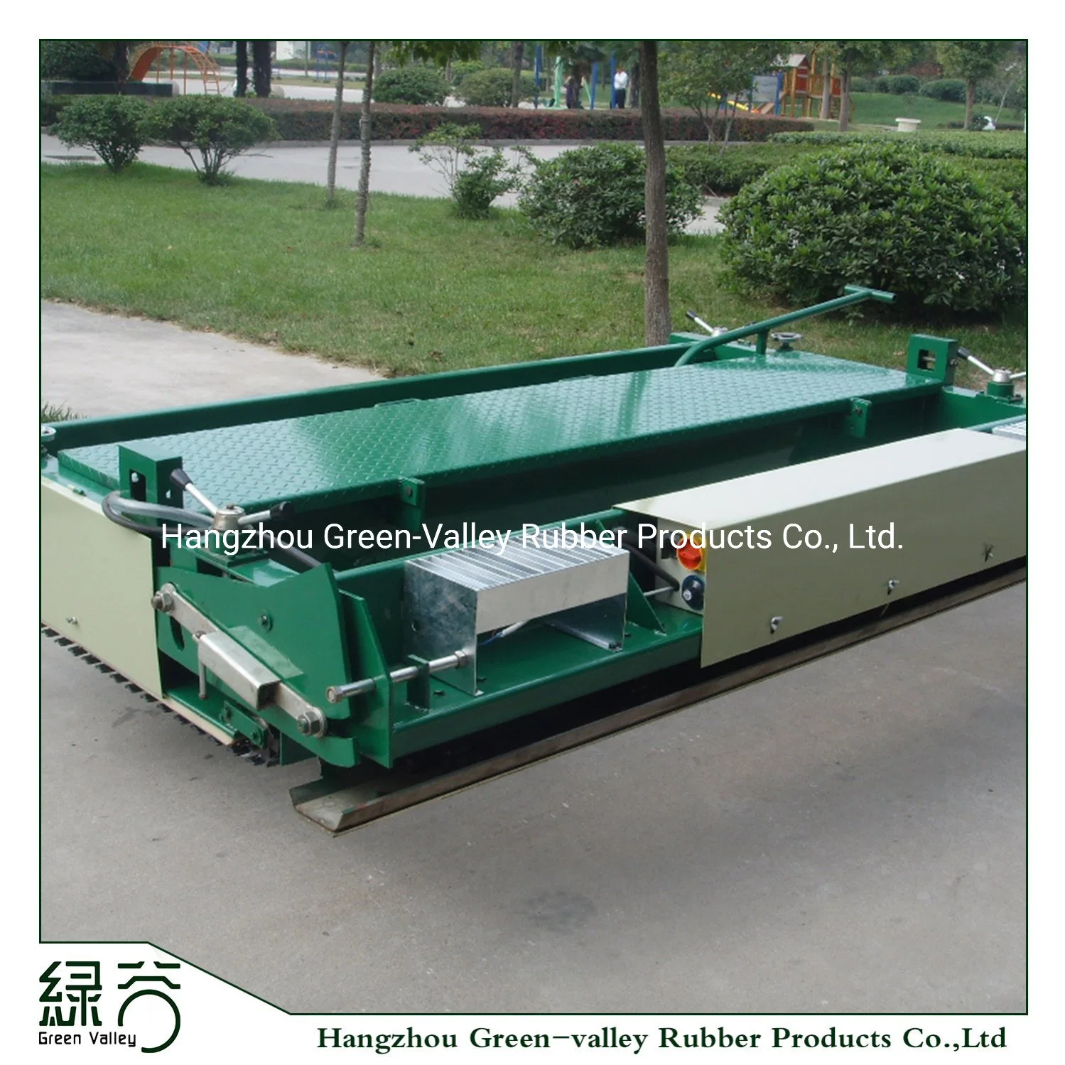 Tpj-1.5/Tpj-2.5 Rubber Paving Machine for Sport Ground/ Paving Machine/Paver