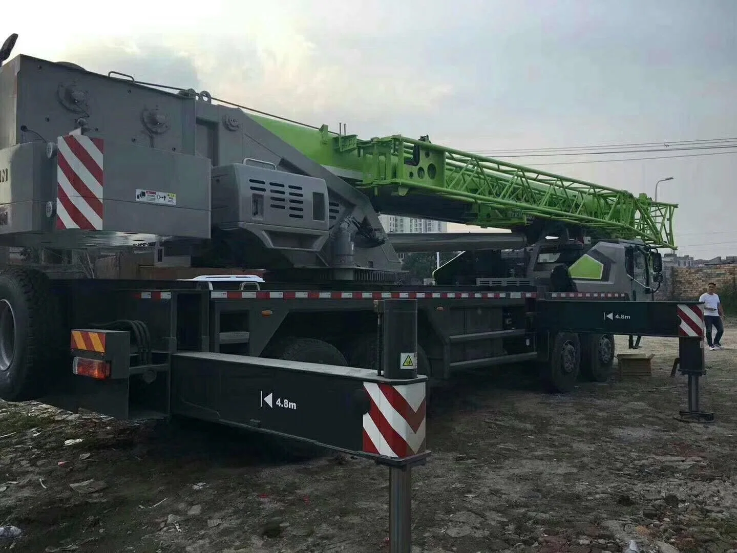 Ztc250V Zoomlion 4 Sektionsausleger 25 Ton LKW Kran für Verkauf