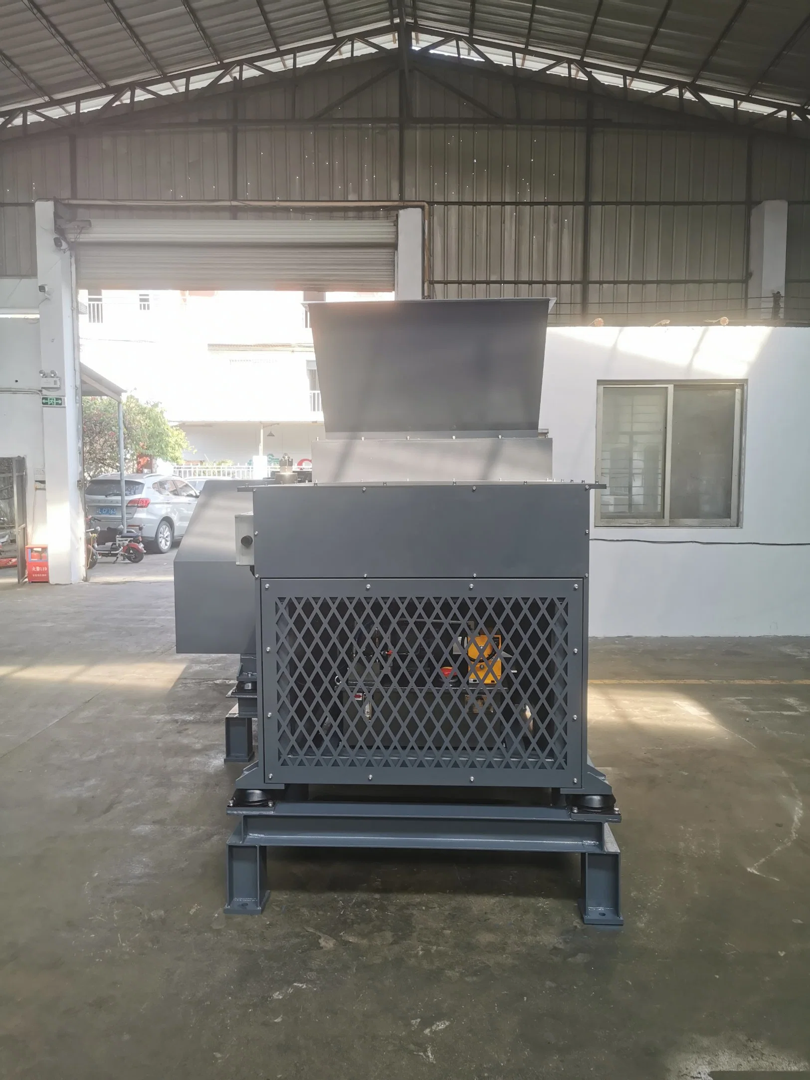 Paper Wood Plastic Machine Single Shaft Shredder (S-1200)